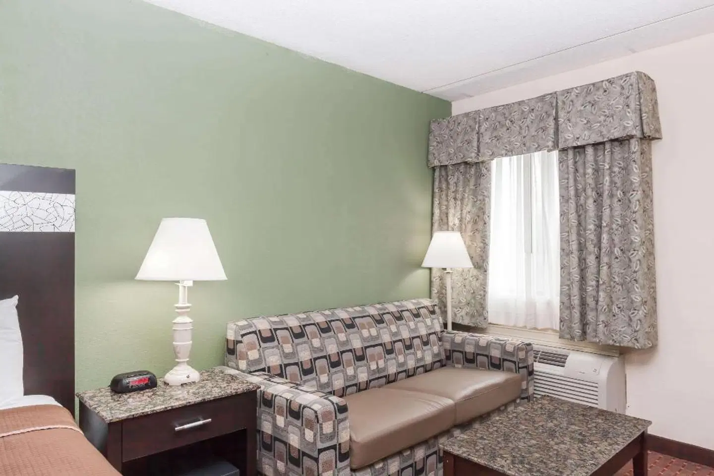 Howard Johnson by Wyndham Newark Airport ROOM_EXAMPLE