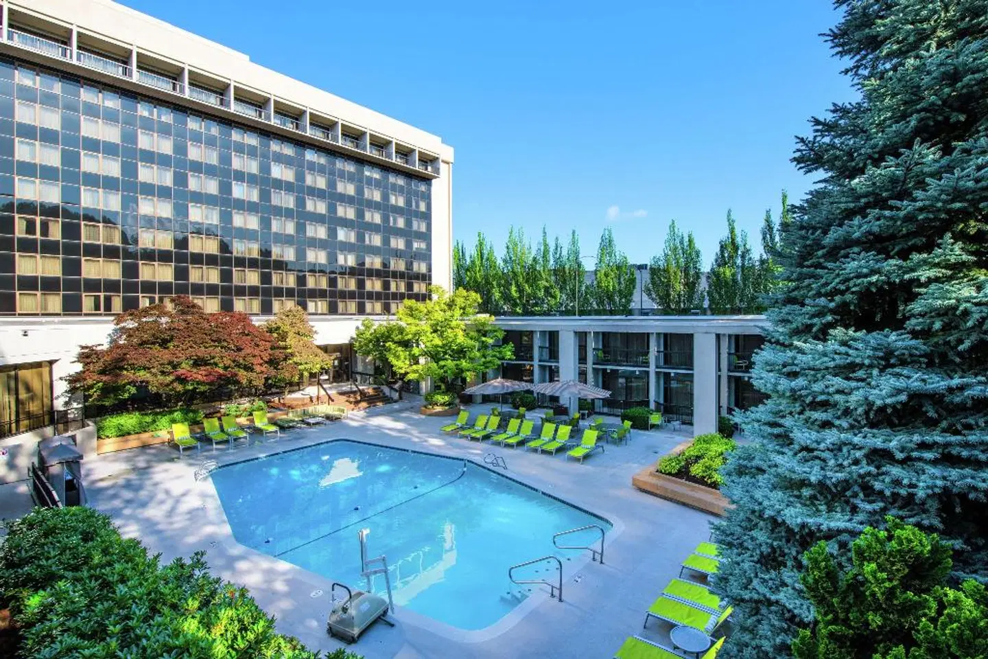 DoubleTree by Hilton Hotel Portland OUTDOOR_POOL