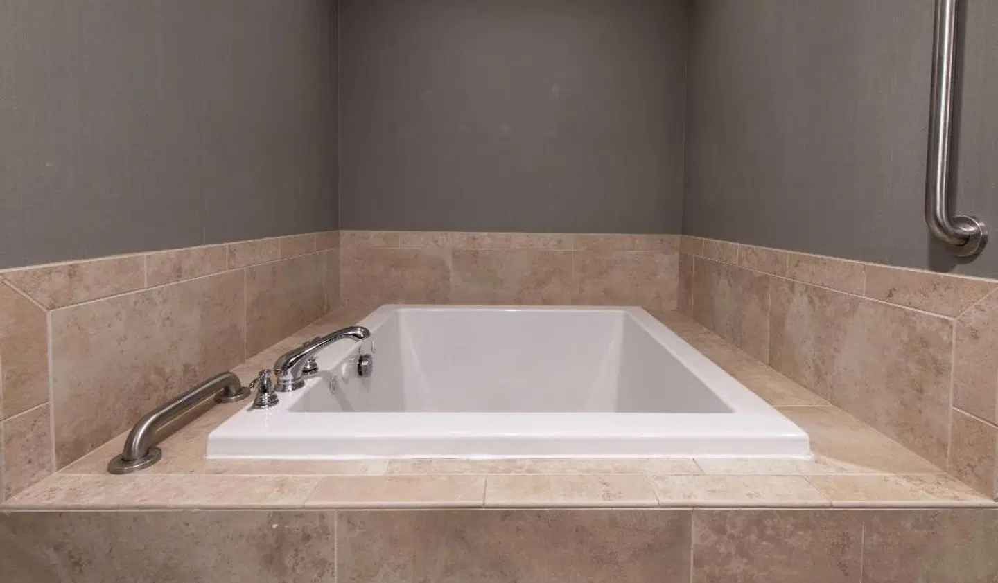 DoubleTree by Hilton Hotel Portland BATHROOM