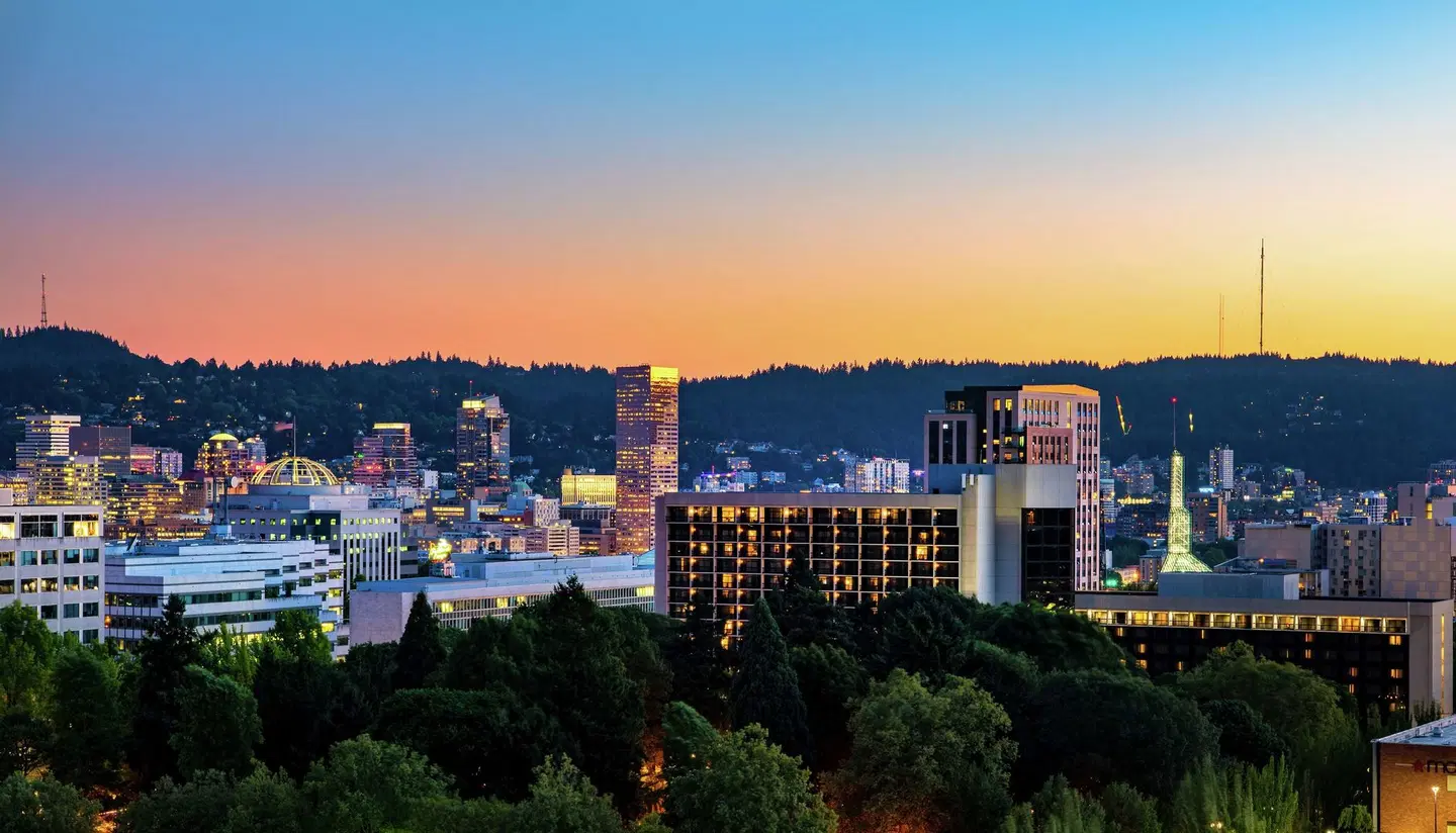 DoubleTree by Hilton Hotel Portland EXTERIOR