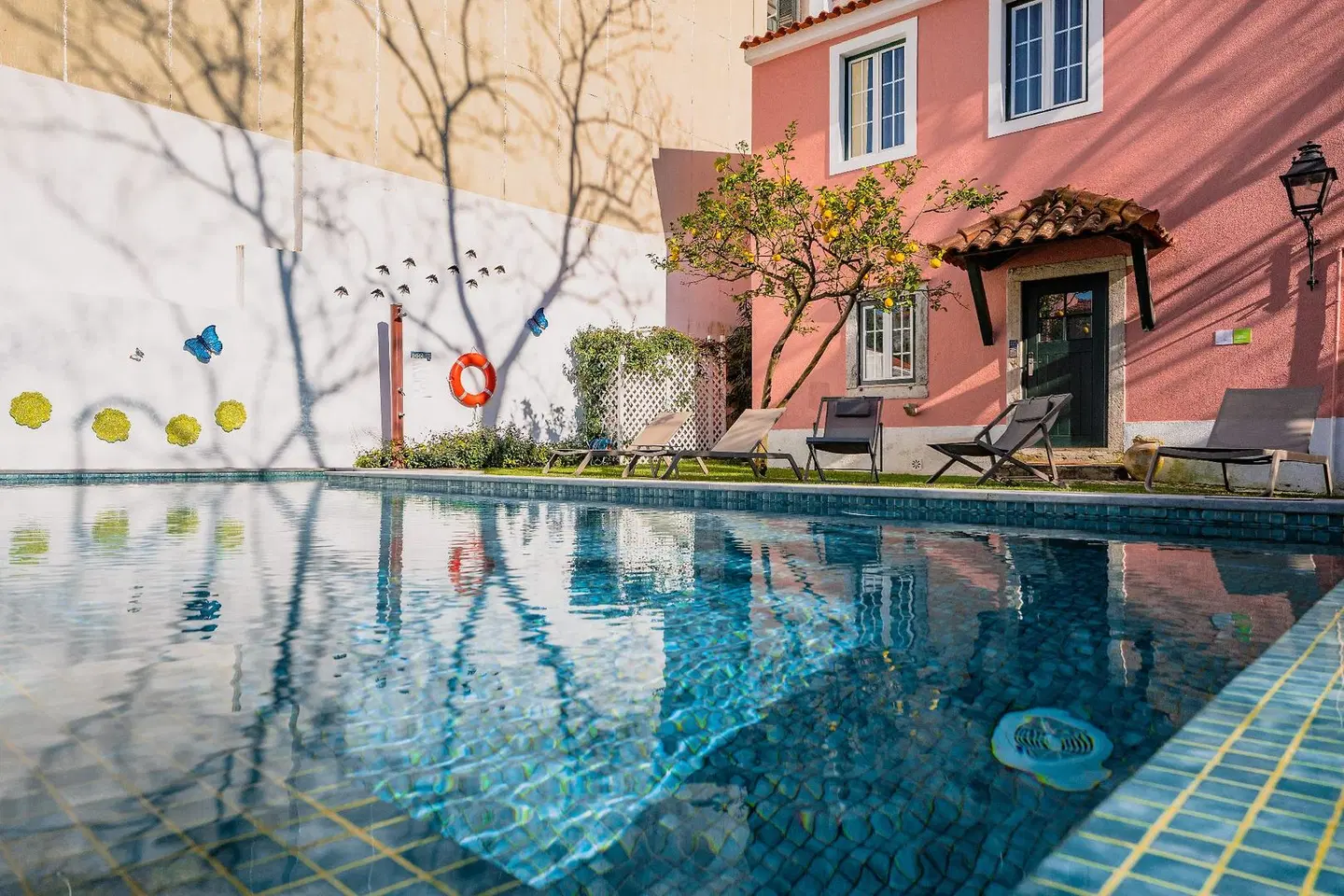 Jardim da Lapa by Shiadu OUTDOOR_POOL