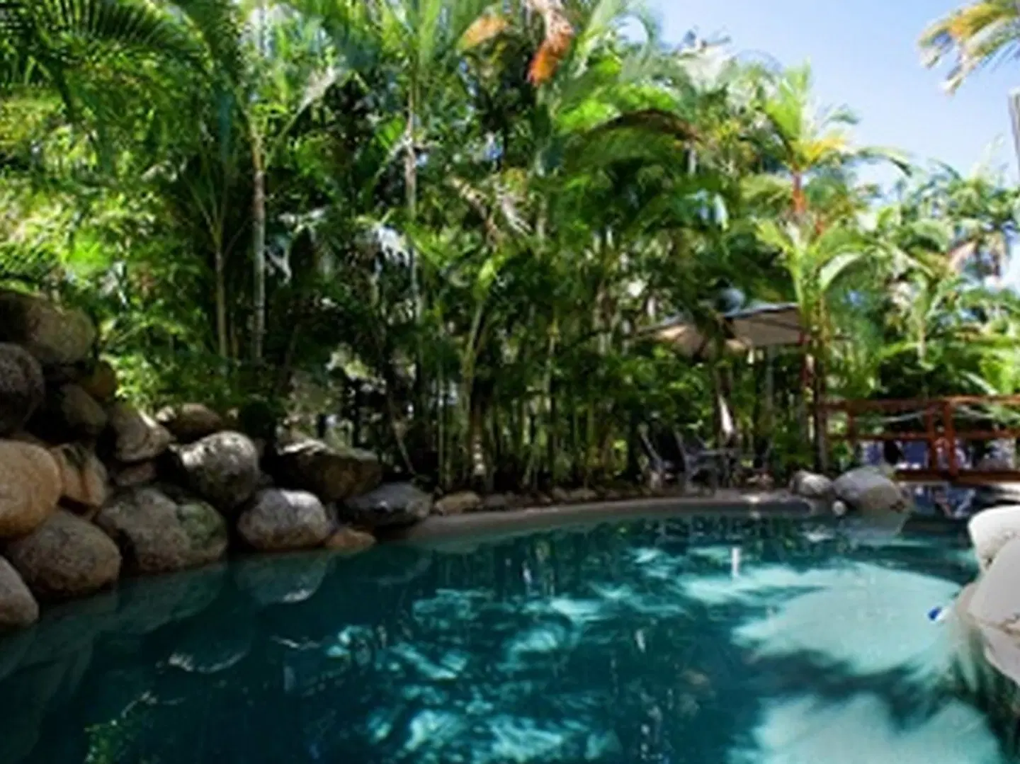 Tropical Reef Apartments OUTDOOR_POOL