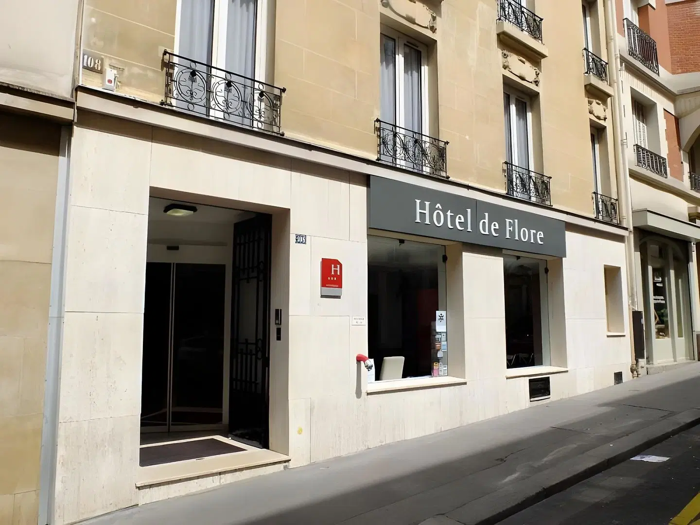 Hotel De Flore - Montmartre EXTERIOR