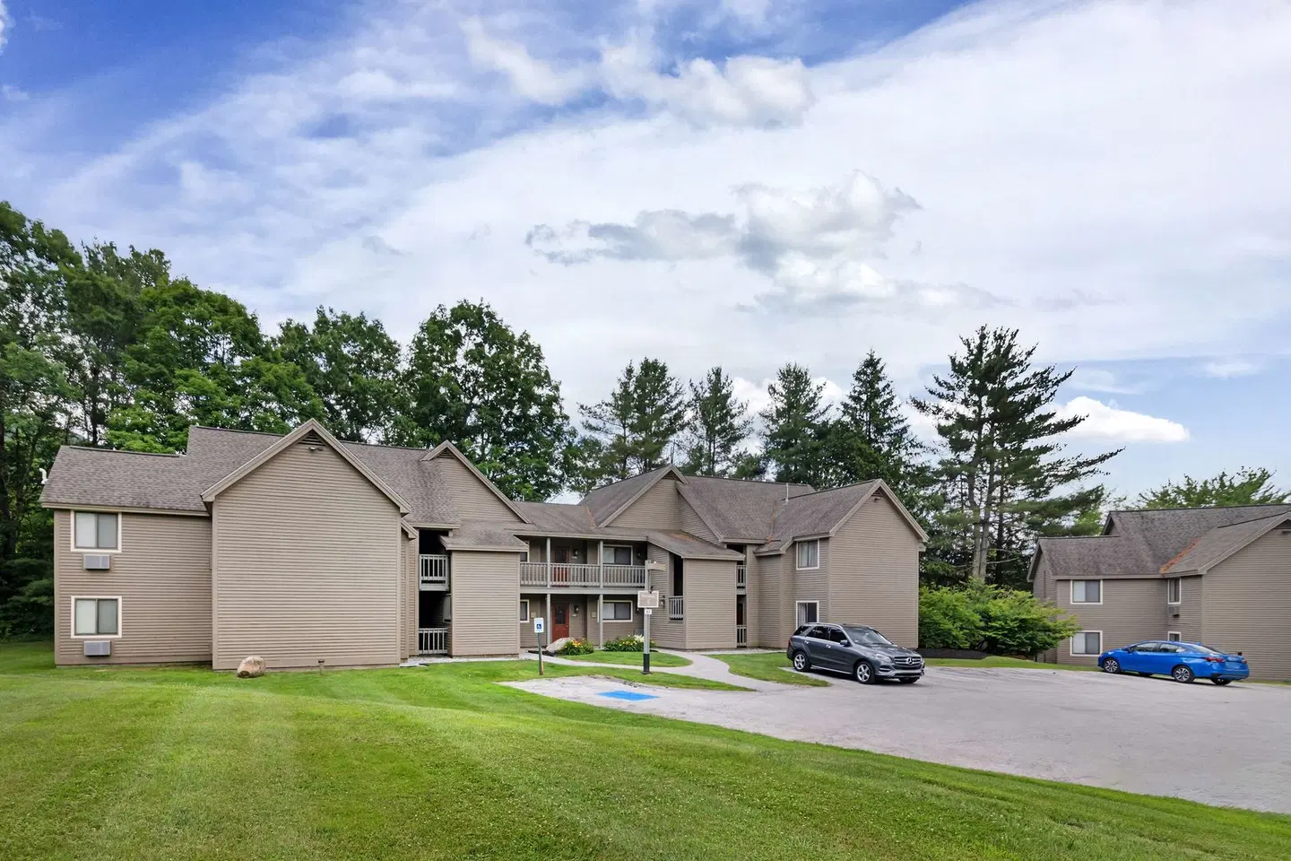 Best Western Inn & Suites Rutland-Killington EXTERIOR