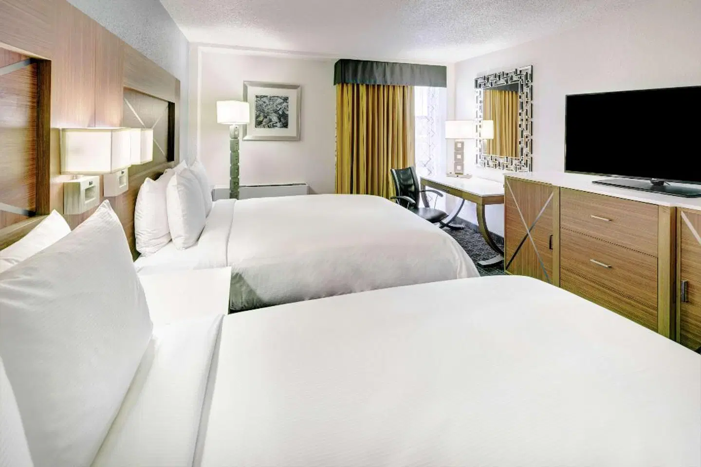 DoubleTree by Hilton Hotel Milwaukee Downtown ROOM_EXAMPLE