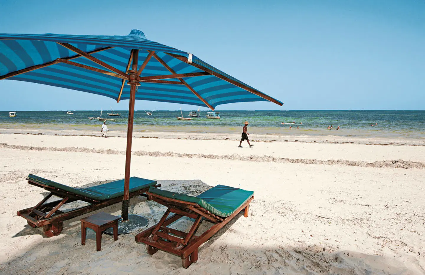 Traveller's Club BEACH