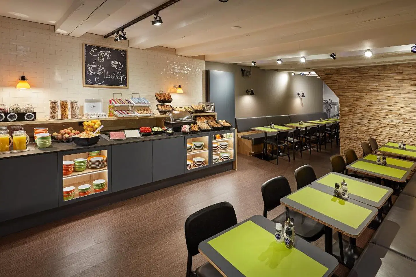 Nova Hotel RESTAURANT