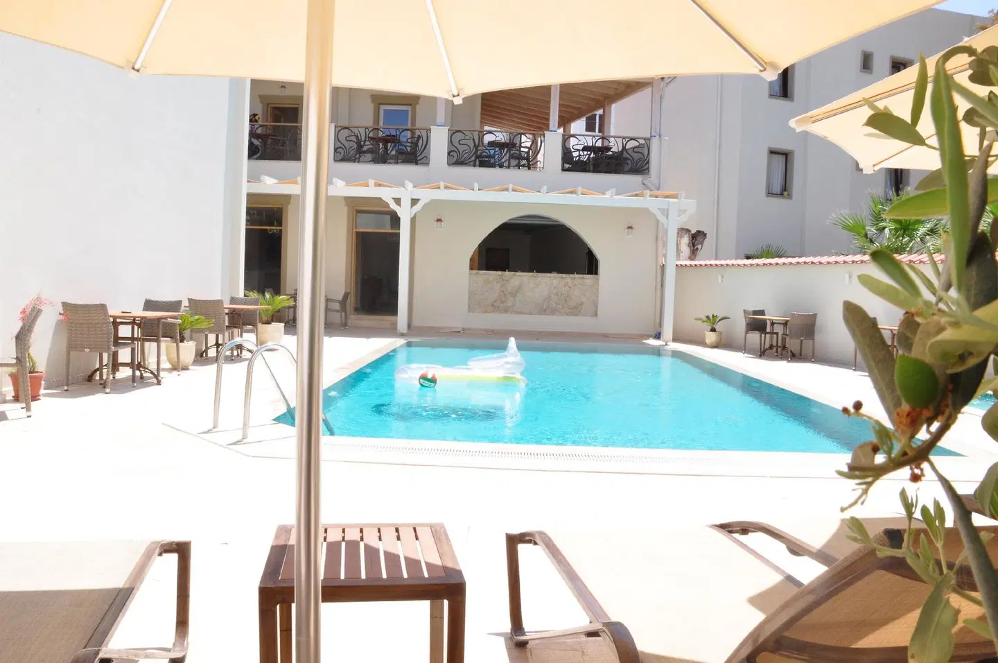 Olivias Group Hotel OUTDOOR_POOL