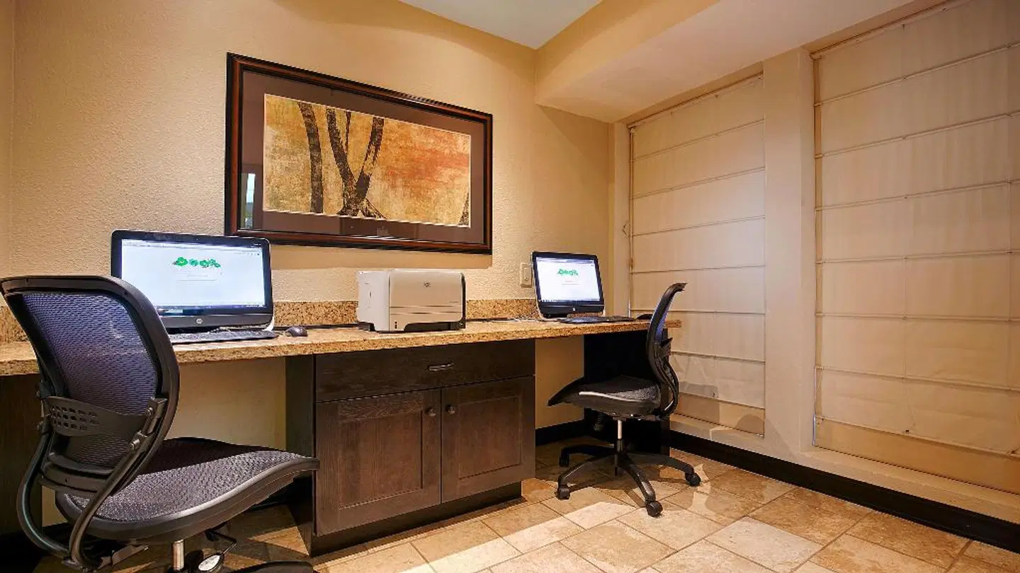 Best Western PLUS Inn at the Vines ROOM_EXAMPLE