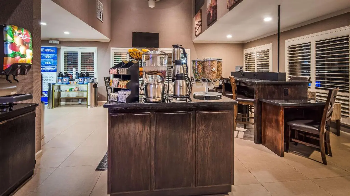 Best Western Plus Inn Bar