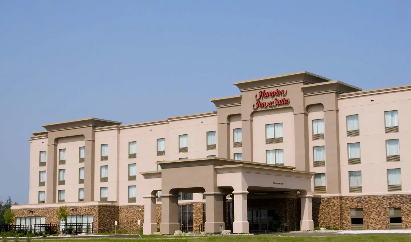 Hampton Inn & Suites by Hilton Guelph EXTERIOR