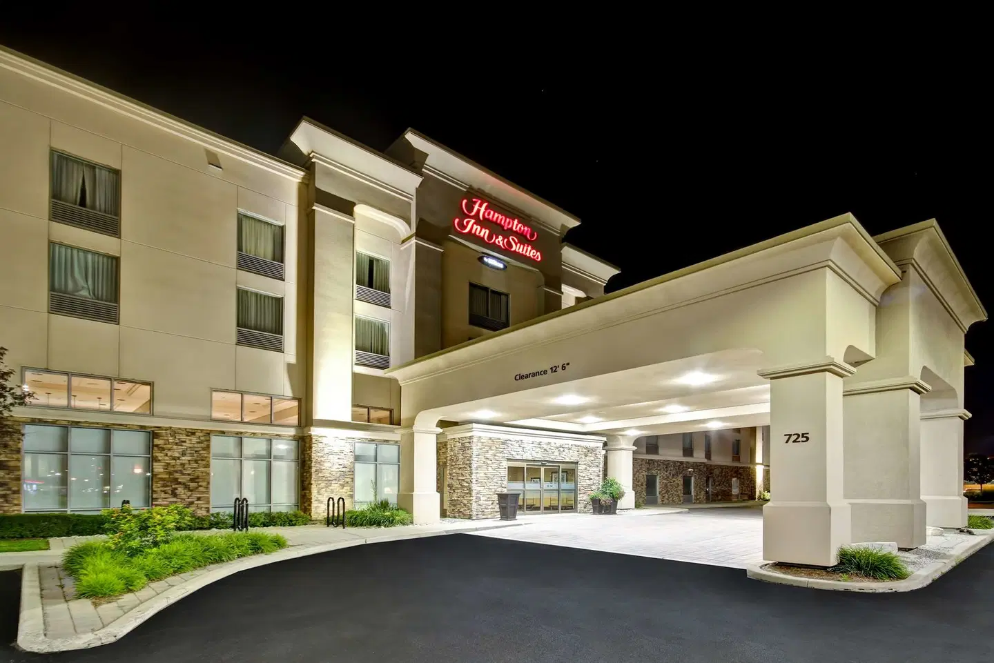 Hampton Inn & Suites by Hilton Guelph EXTERIOR