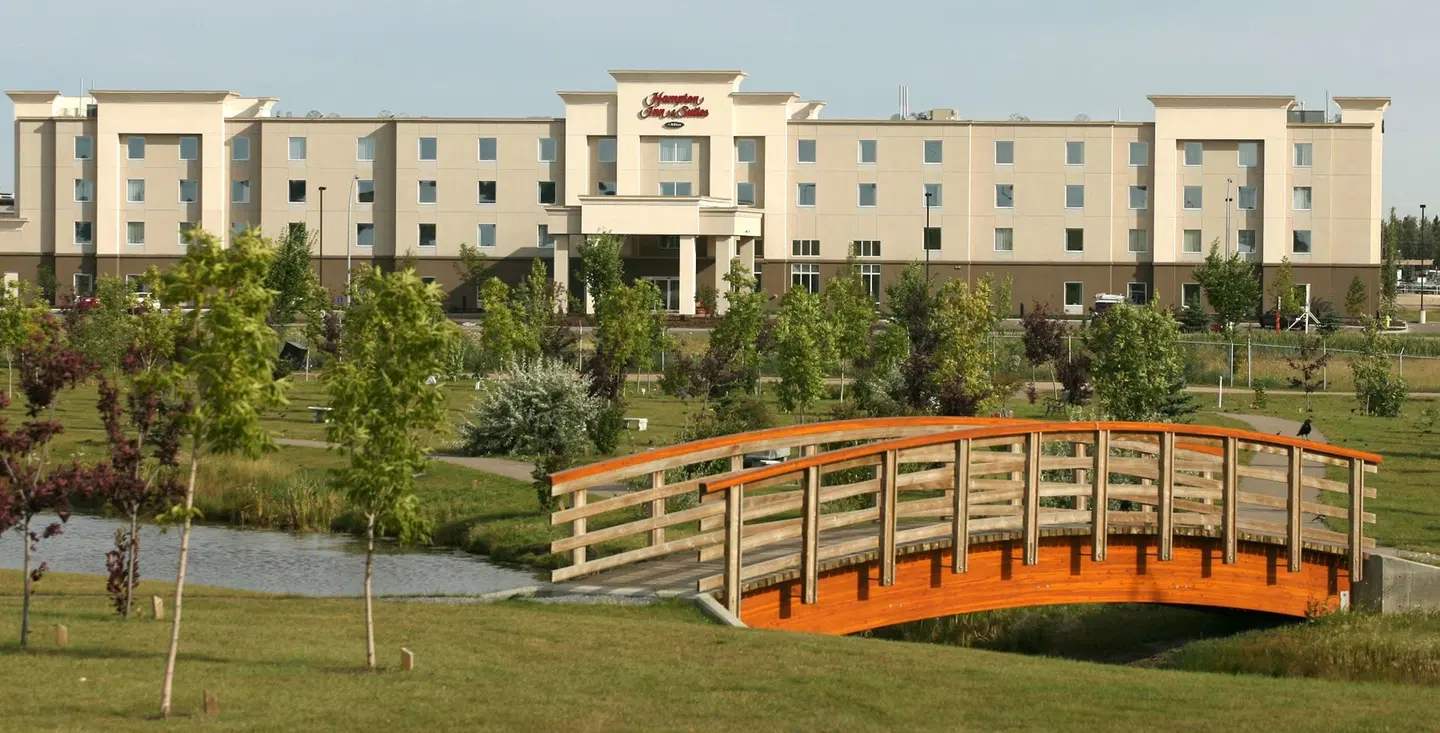 Hampton Inn & Suites by Hilton Red Deer EXTERIOR