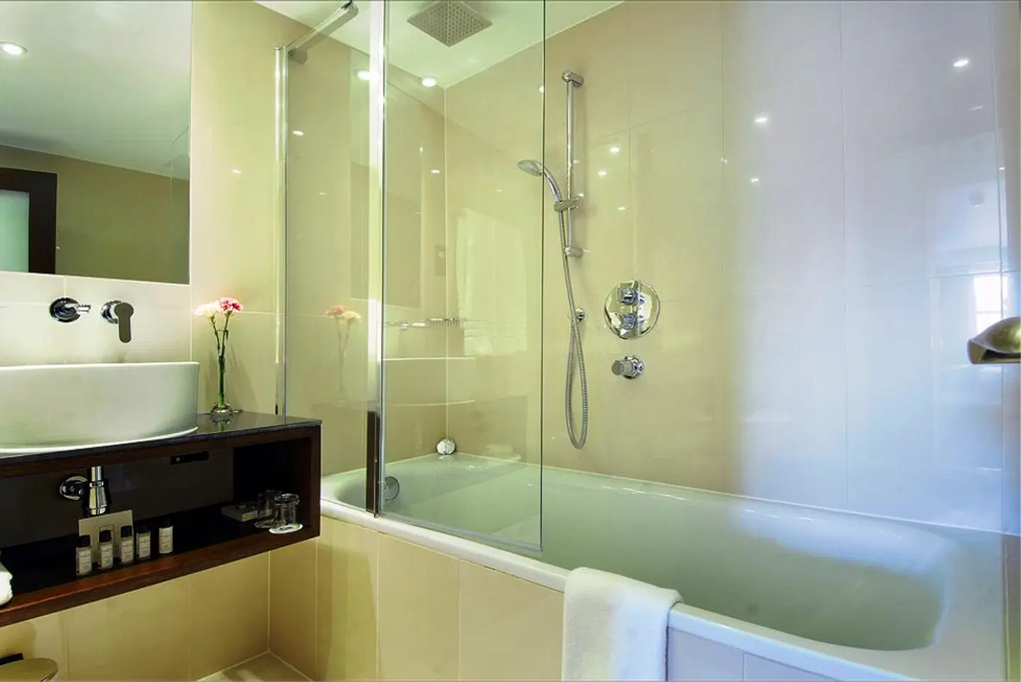 Park Grand London Kensington BATHROOM