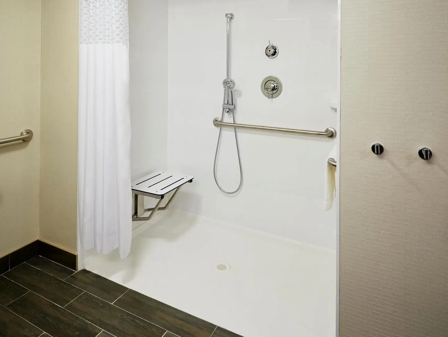 Hampton Inn by Hilton Timmins Badezimmer