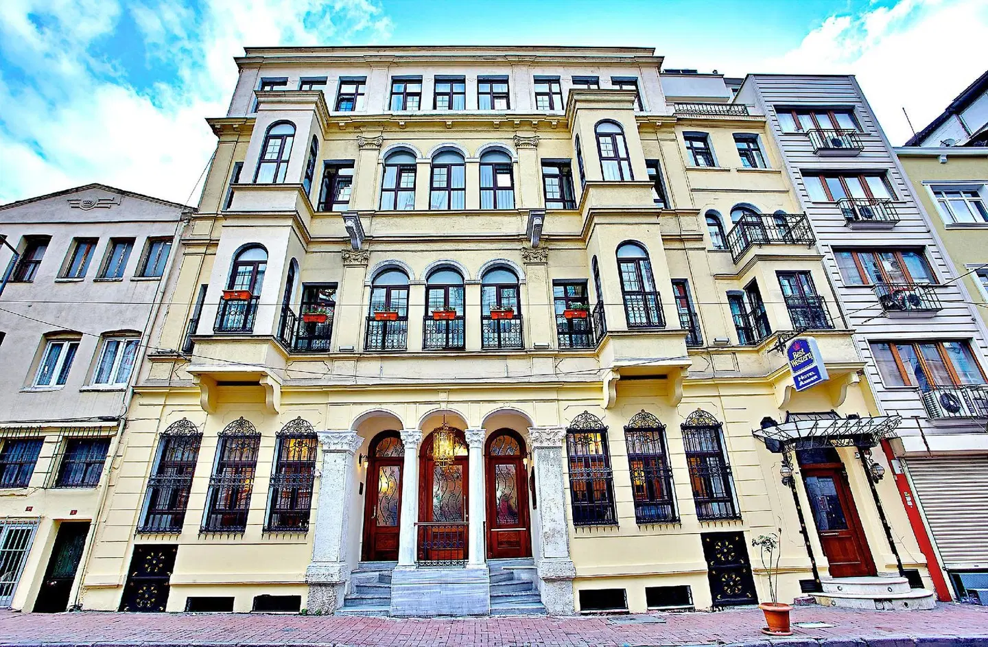Amber Hotel Istanbul EXTERIOR