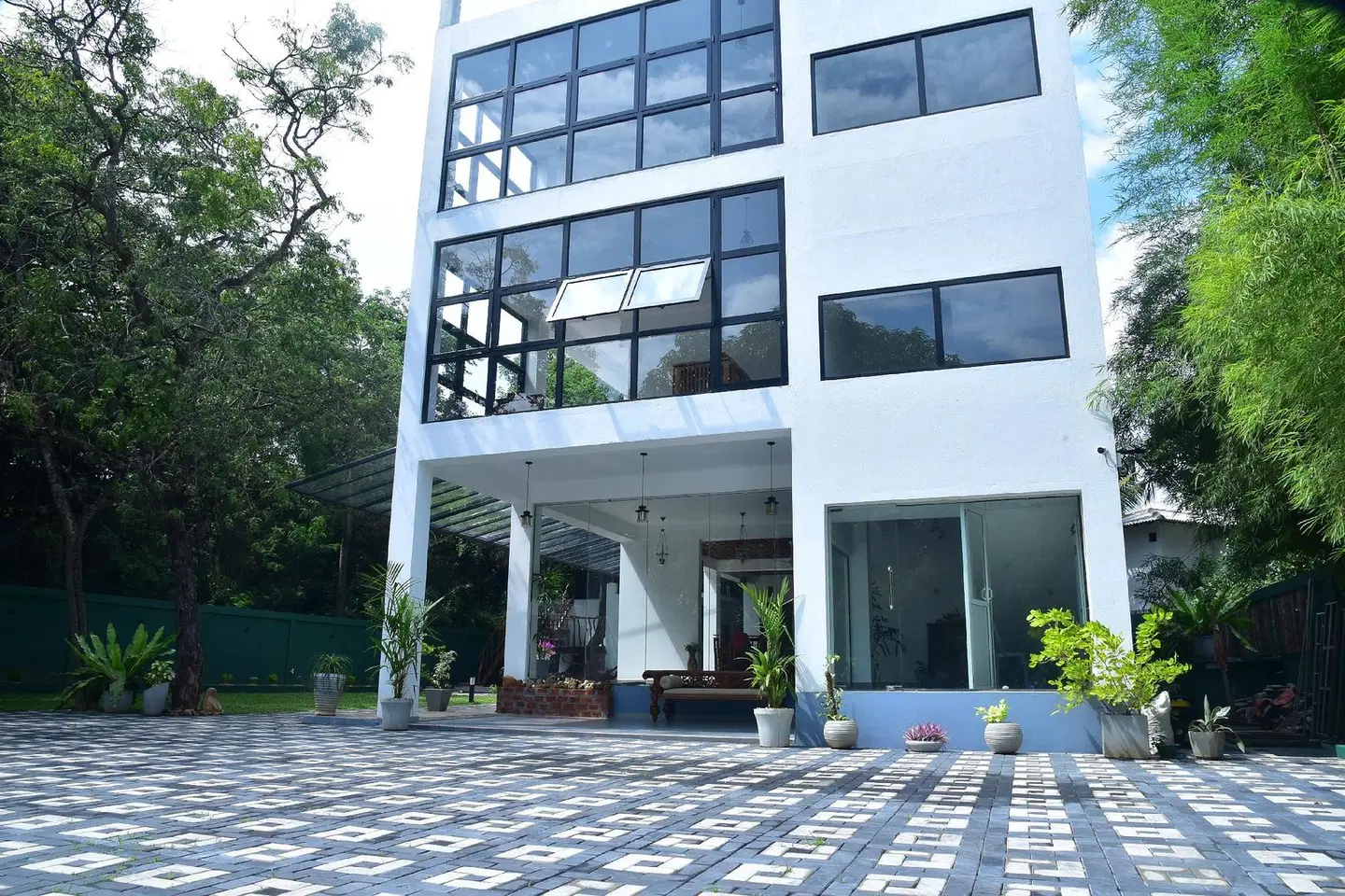 Eden Grand Hotel EXTERIOR