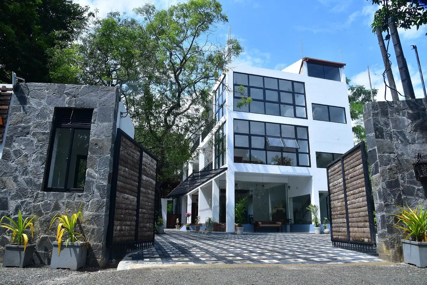 Eden Grand Hotel EXTERIOR