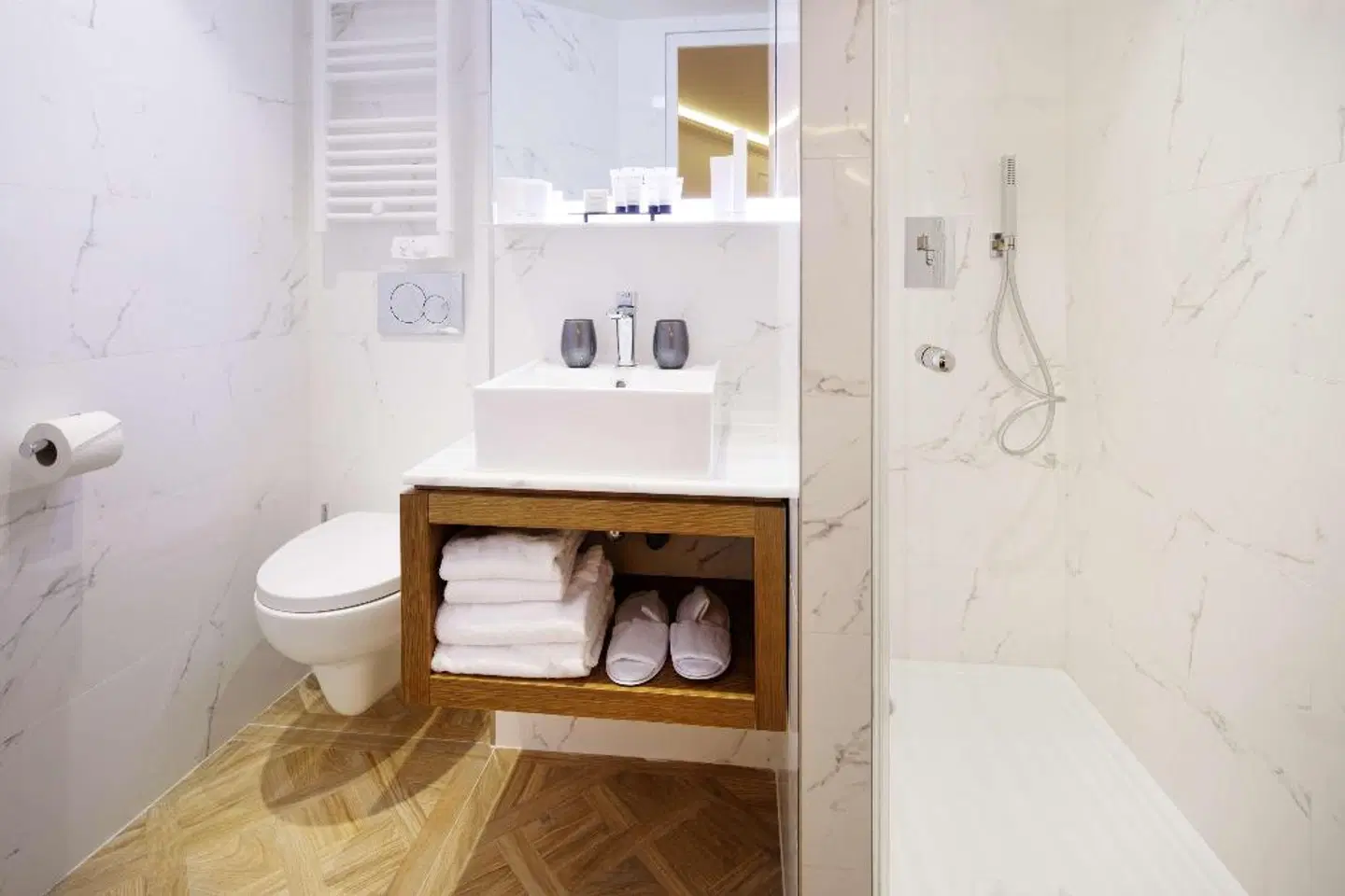 Hôtel Petit Lafayette BATHROOM