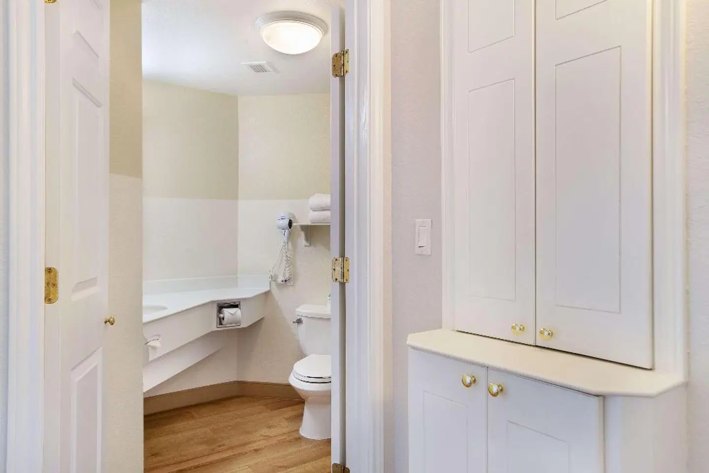 La Quinta Inn & Suites by Wyndham Ft. Lauderdale Airport BATHROOM