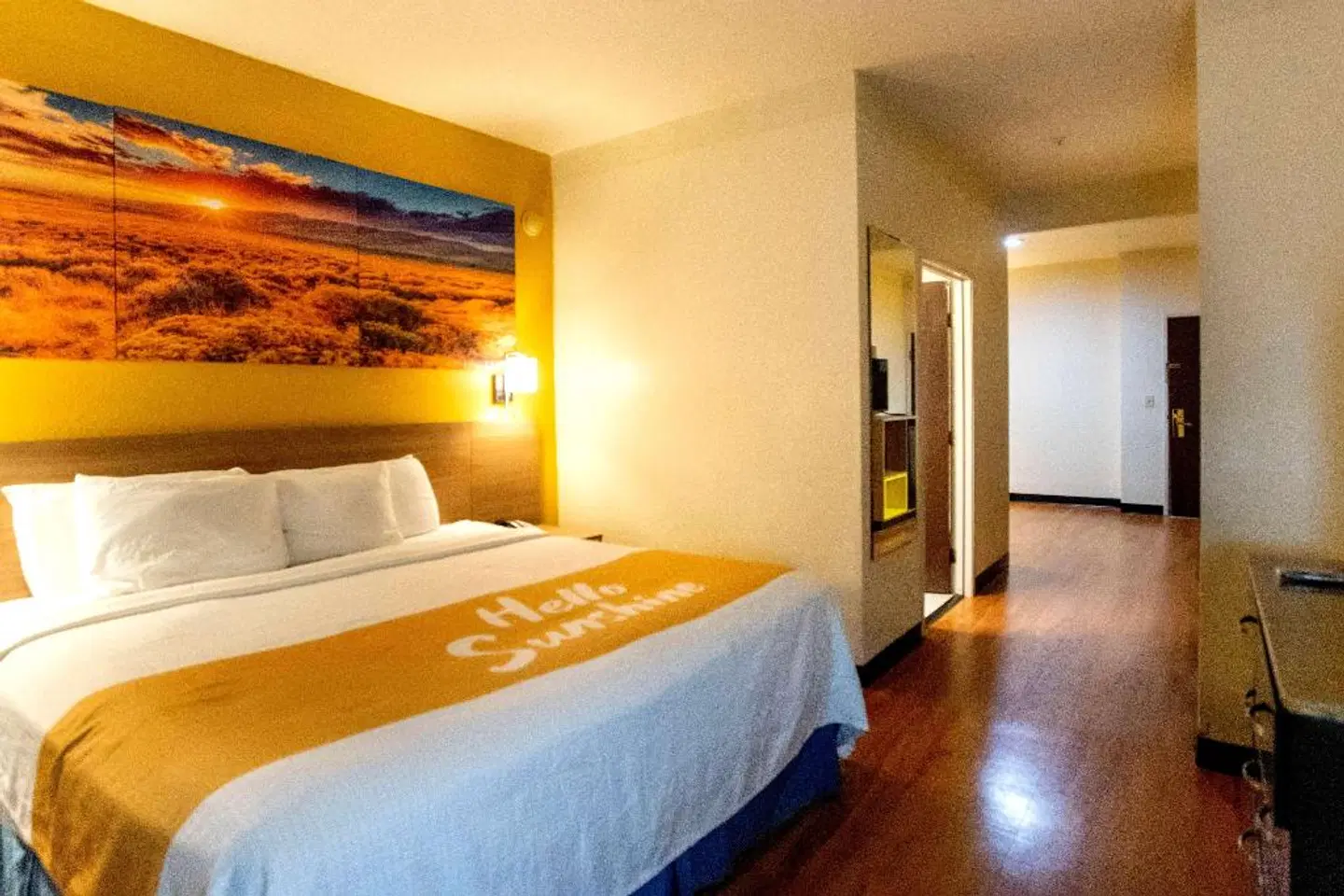 Days Inn & Suites by Wyndham Houston North/Aldine ROOM_EXAMPLE