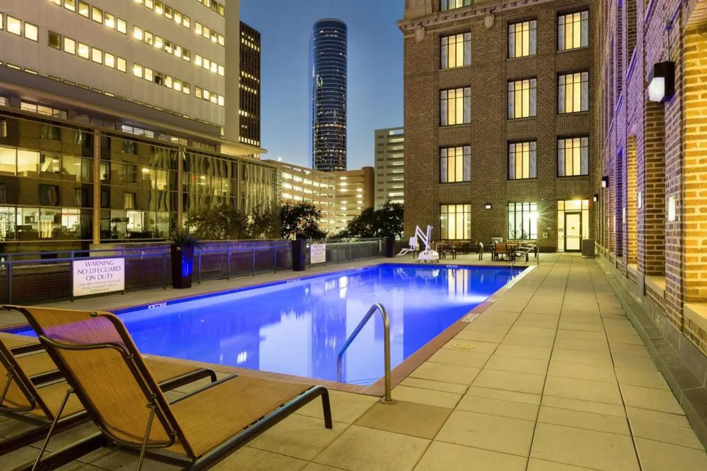 Courtyard by Marriott Houston Downtown/Convention Center OUTDOOR_POOL
