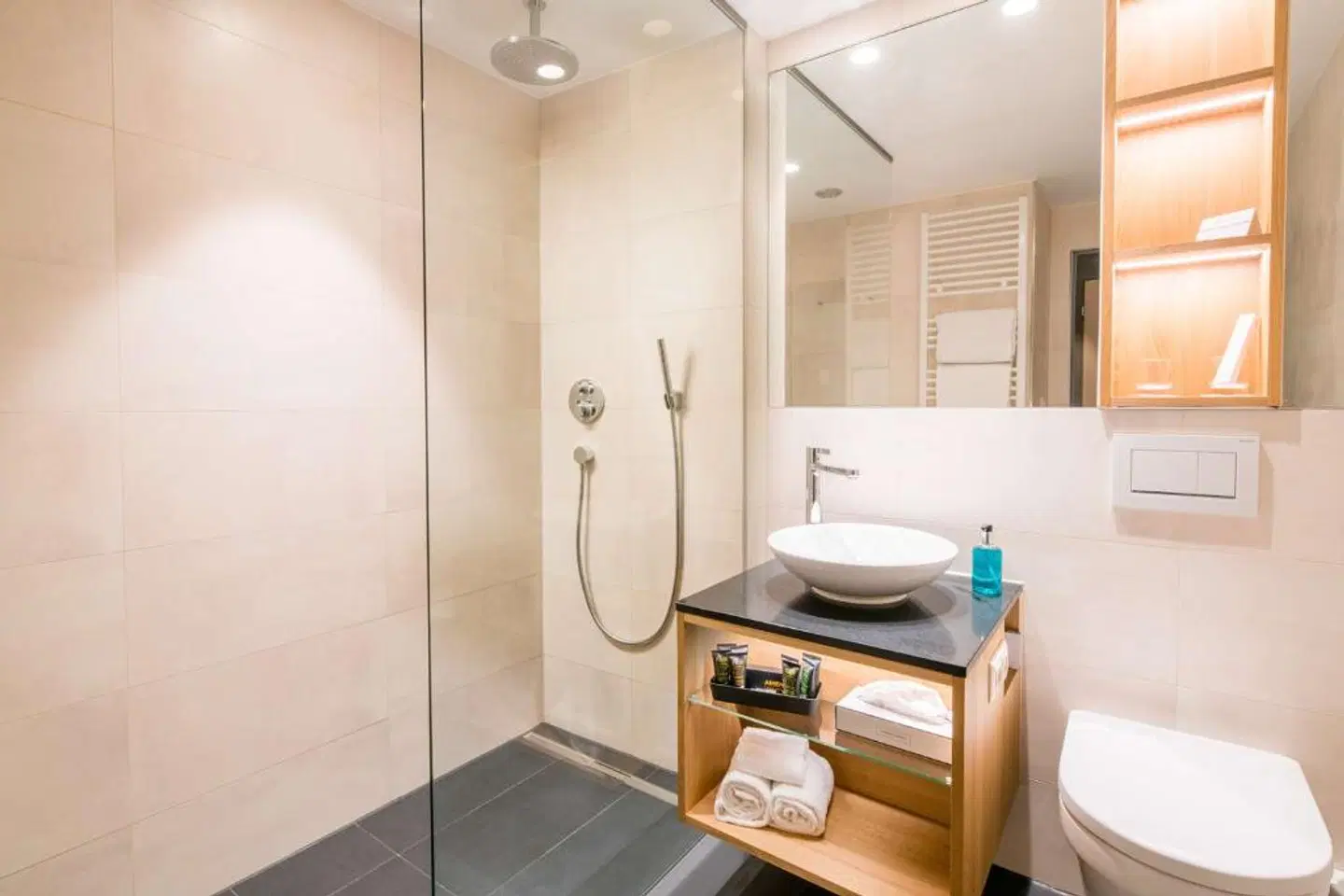 Best Western Premier Central Hotel Leonhard BATHROOM