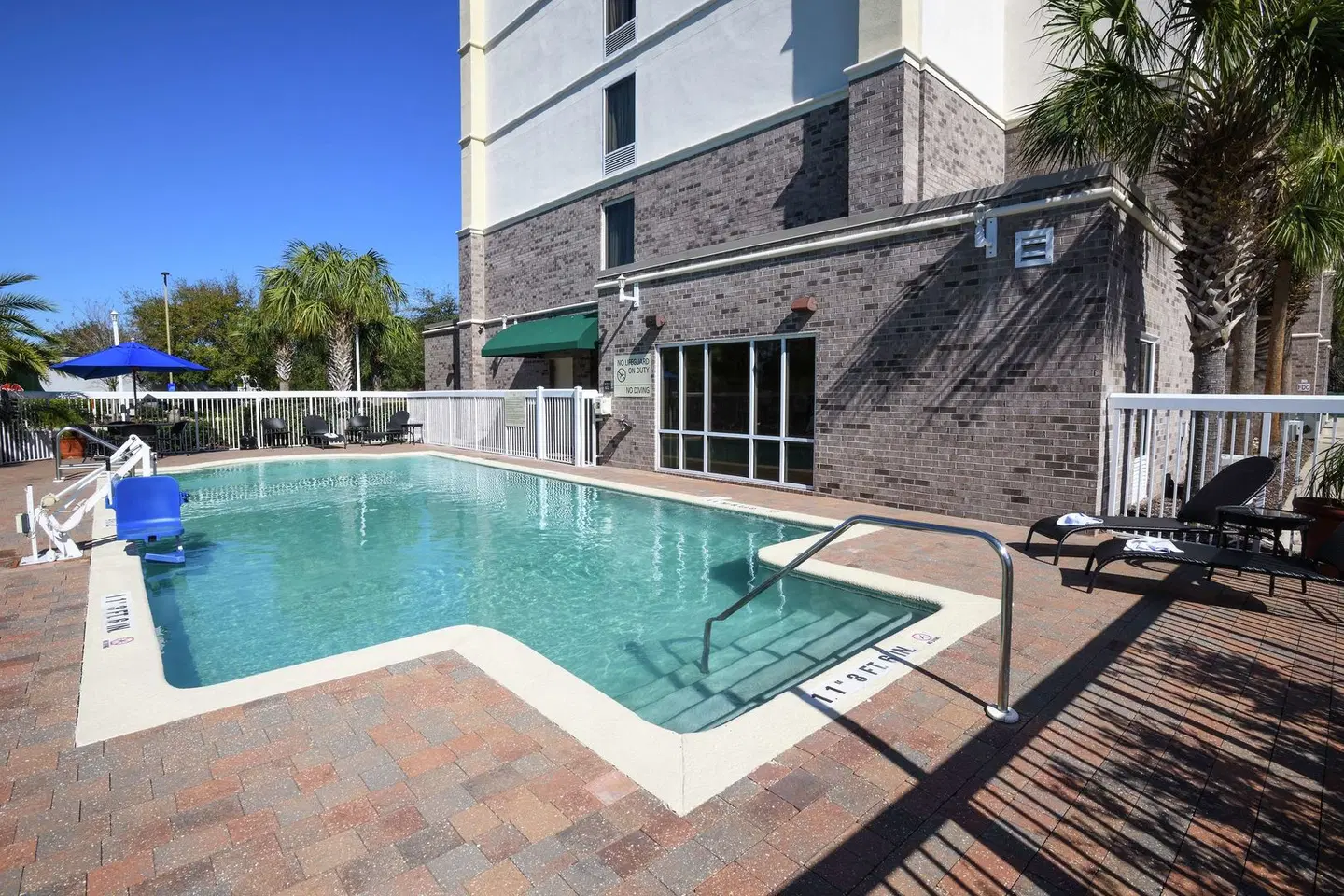 Hampton Inn Jacksonville East Regency Square OUTDOOR_POOL