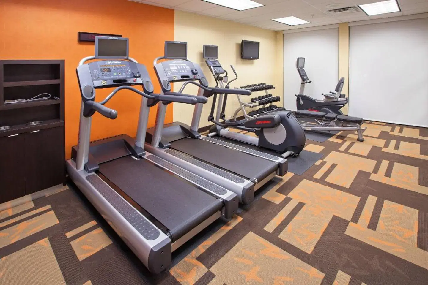 Courtyard by Marriott Louisville Northeast SPORTS_AND_LEISURE