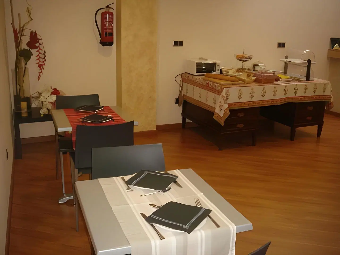 1948 Manresa HEALTH_BEAUTY