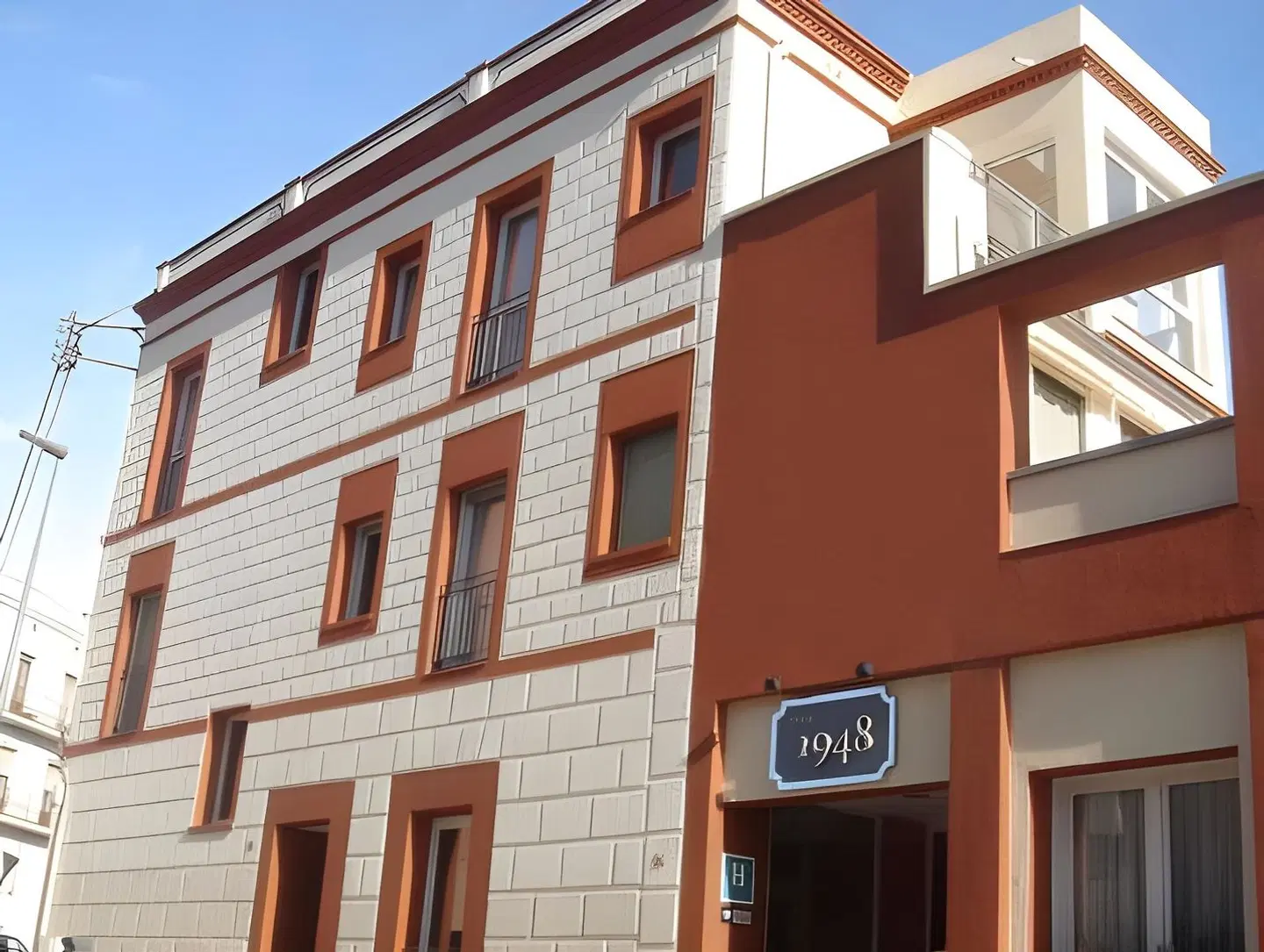 1948 Manresa EXTERIOR