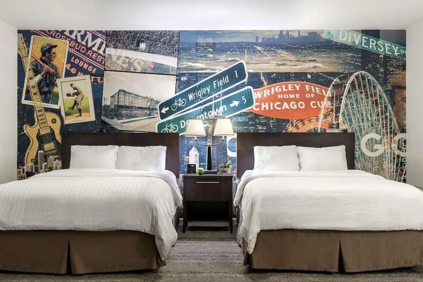 Hotel Versey Days Inn by Wyndham Chicago ROOM_EXAMPLE