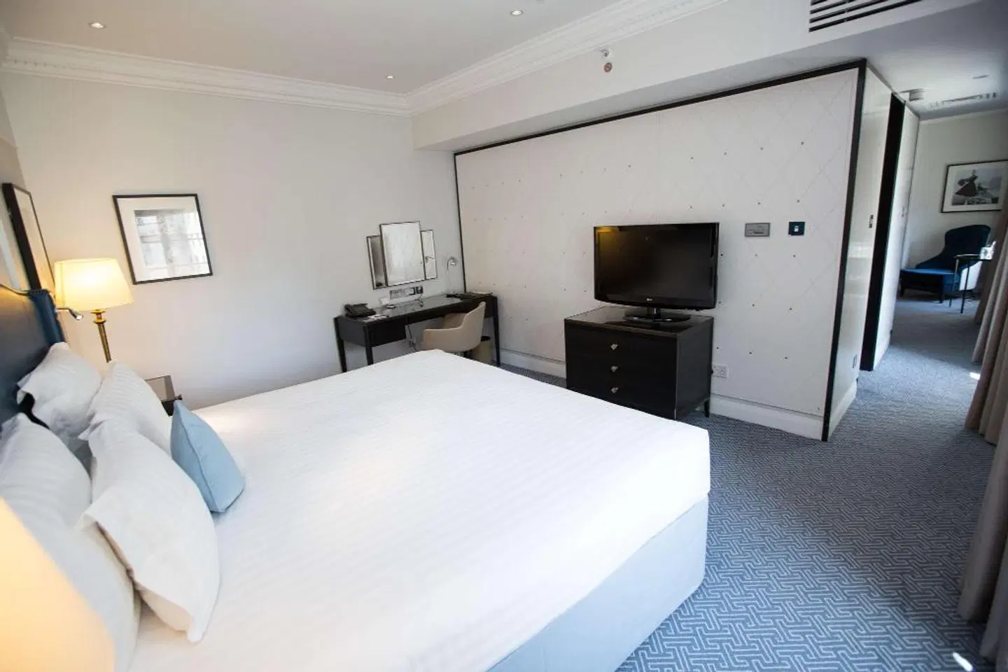 The Waldorf Hilton ROOM_EXAMPLE