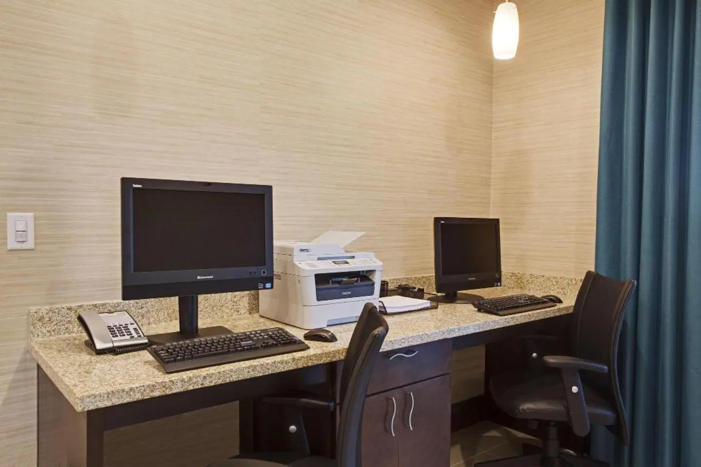 Holiday Inn Express & Suites Orlando East-UCF Area Badezimmer