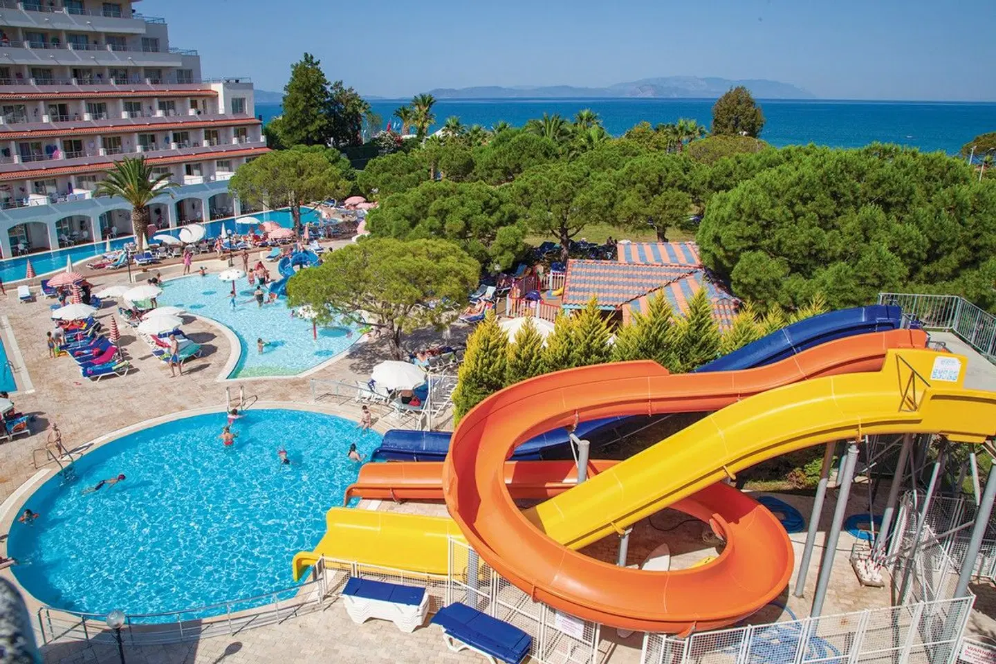 Batihan Beach Resort & Spa OUTDOOR_POOL