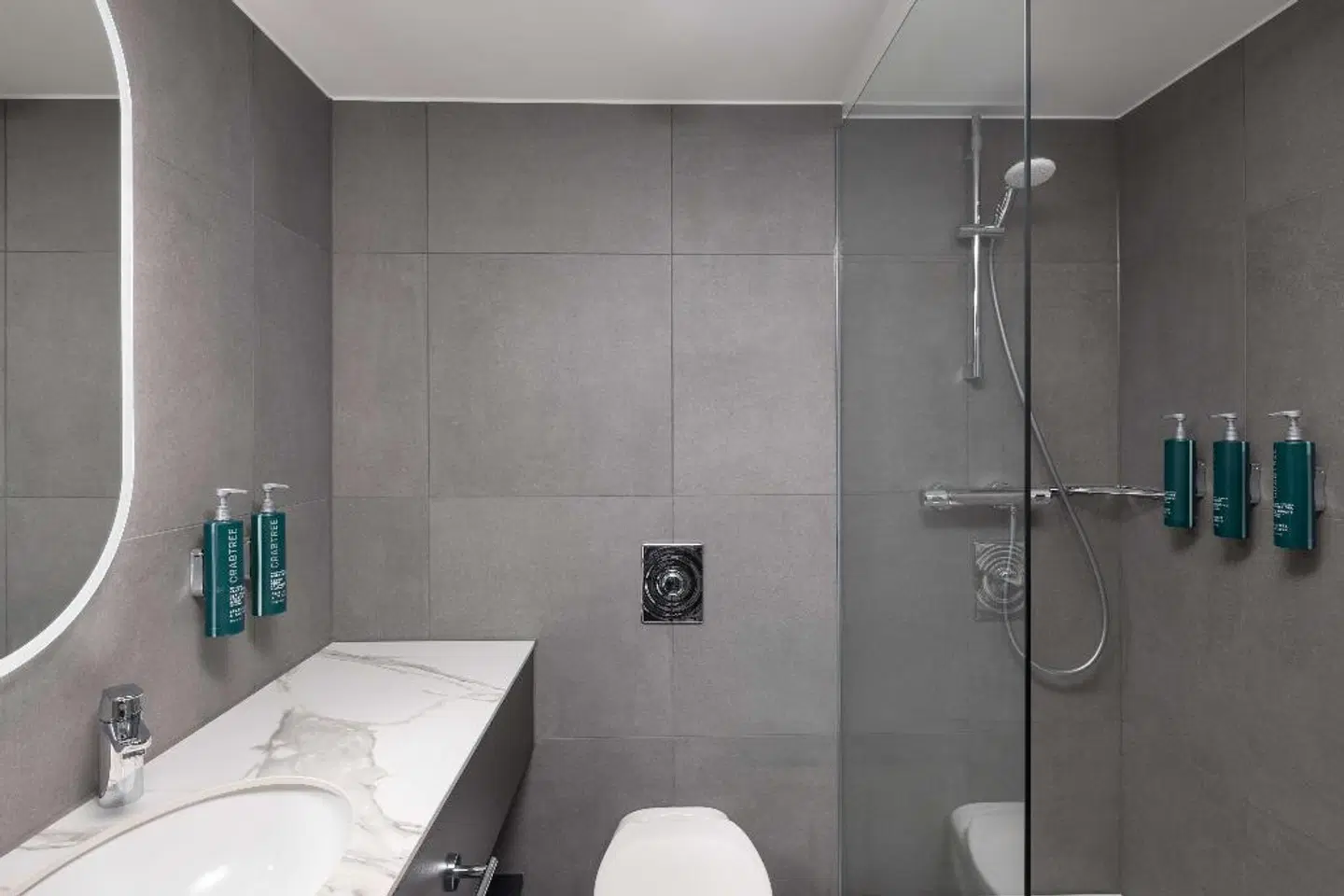 Hilton Düsseldorf BATHROOM