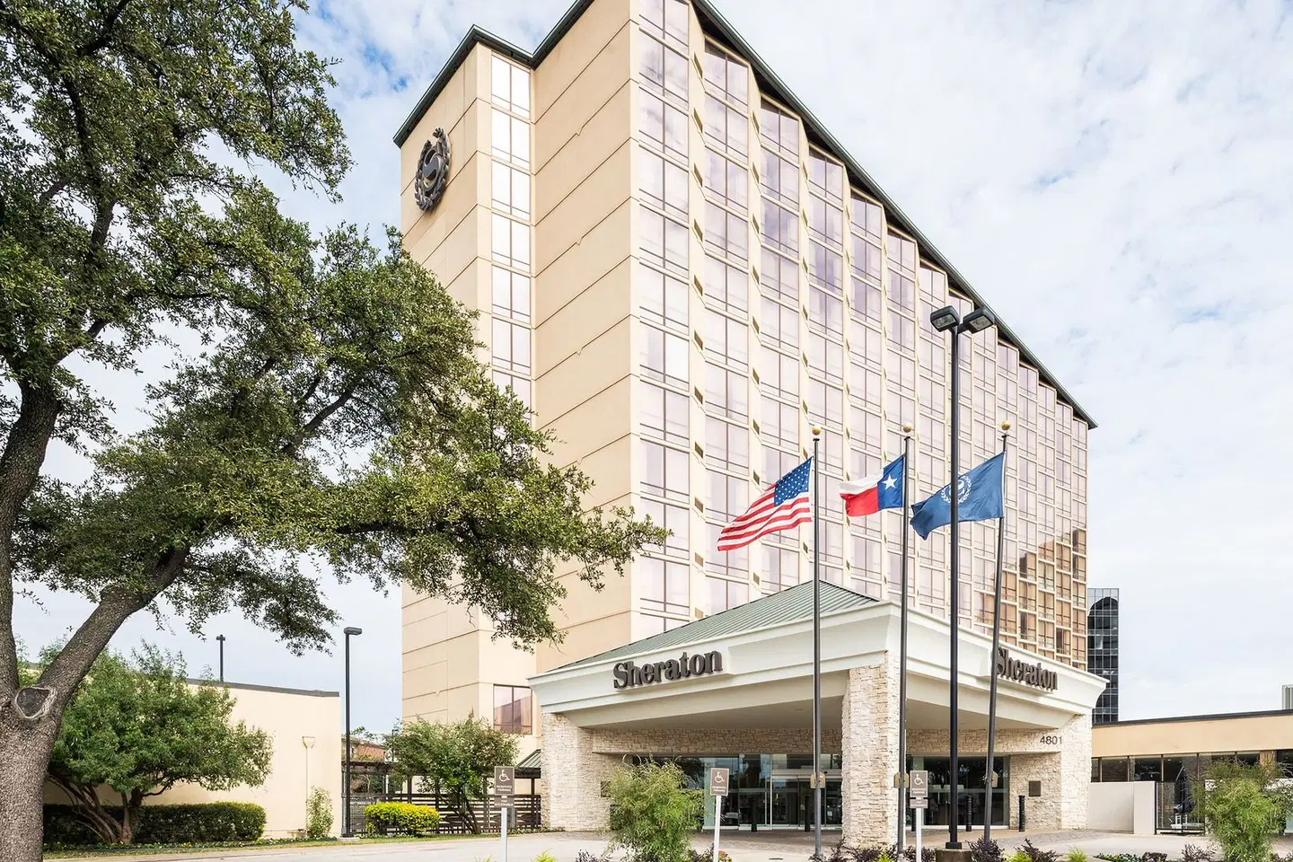 Sheraton Dallas Hotel by the Galleria EXTERIOR