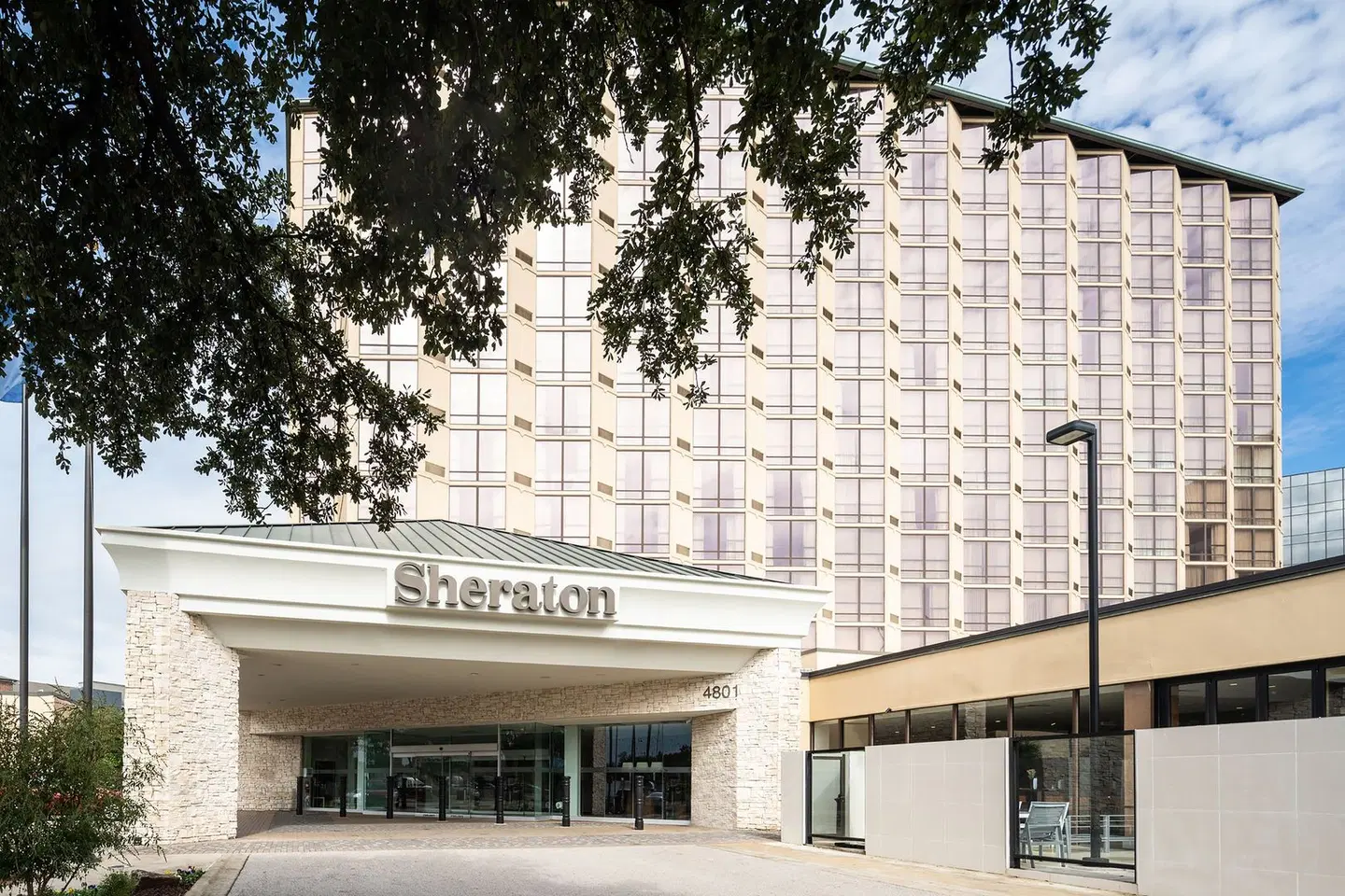 Sheraton Dallas Hotel by the Galleria EXTERIOR