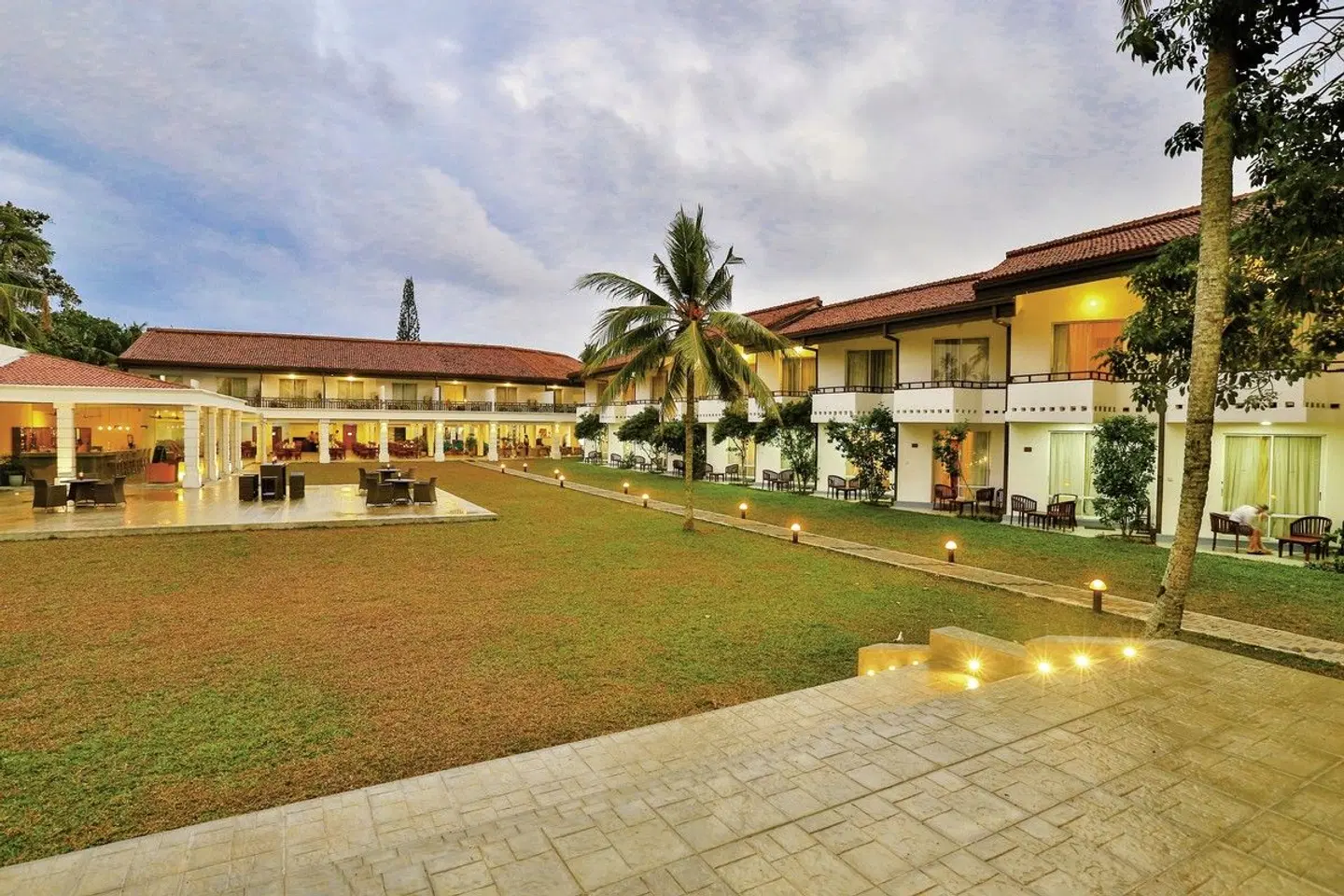 Hibiscus Beach Hotel & Villas EXTERIOR
