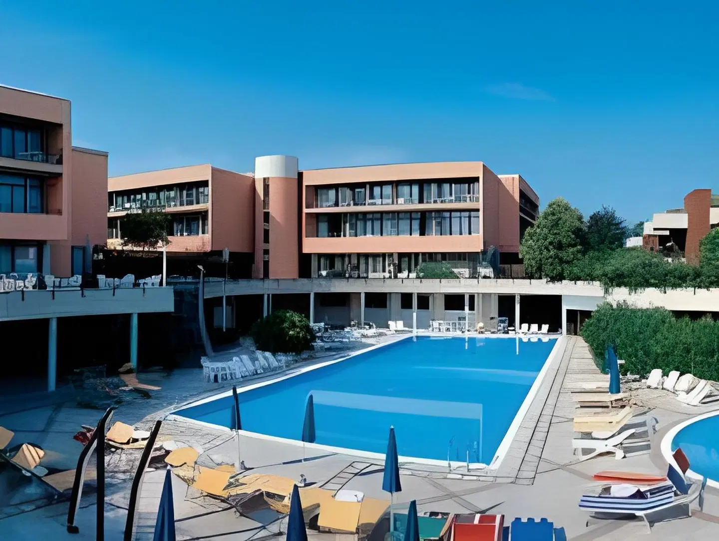 Hotel Residence Holiday OUTDOOR_POOL