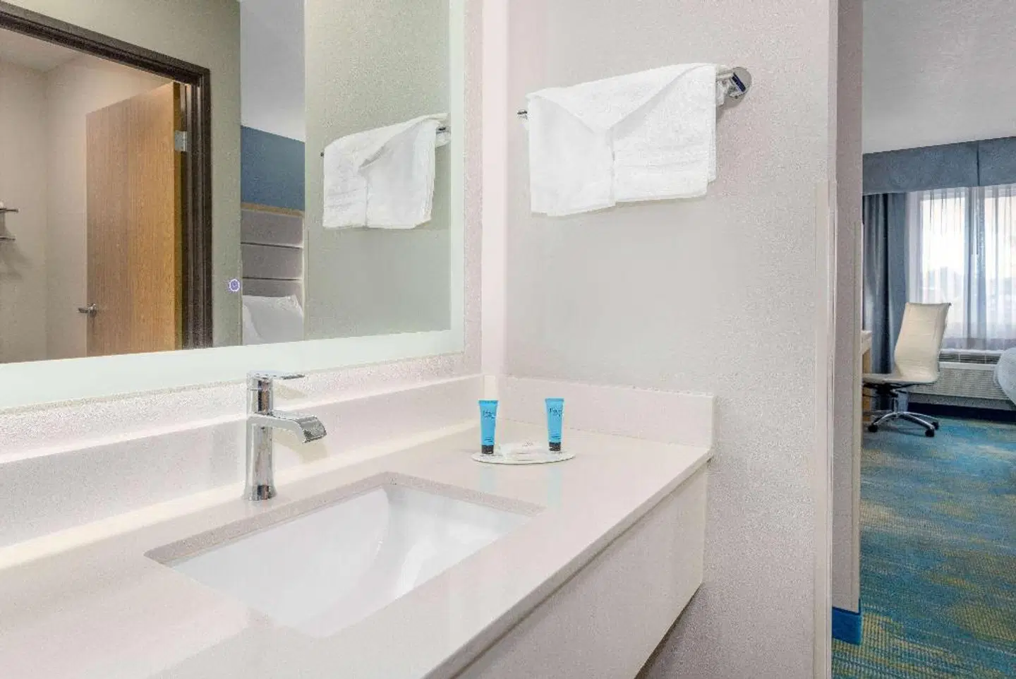 Days Inn by Wyndham Springville BATHROOM