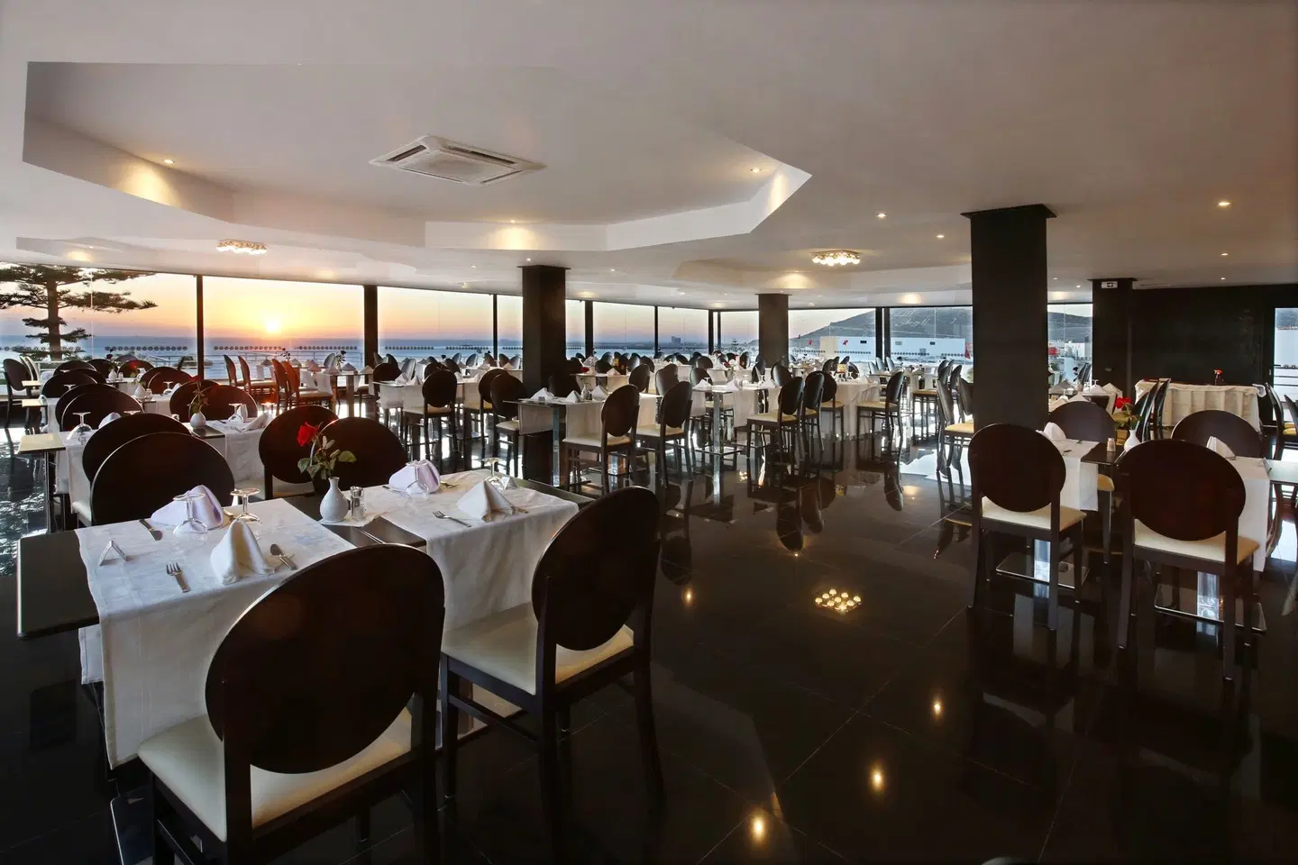 Anezi Tower Hotel & Apartments Restaurant