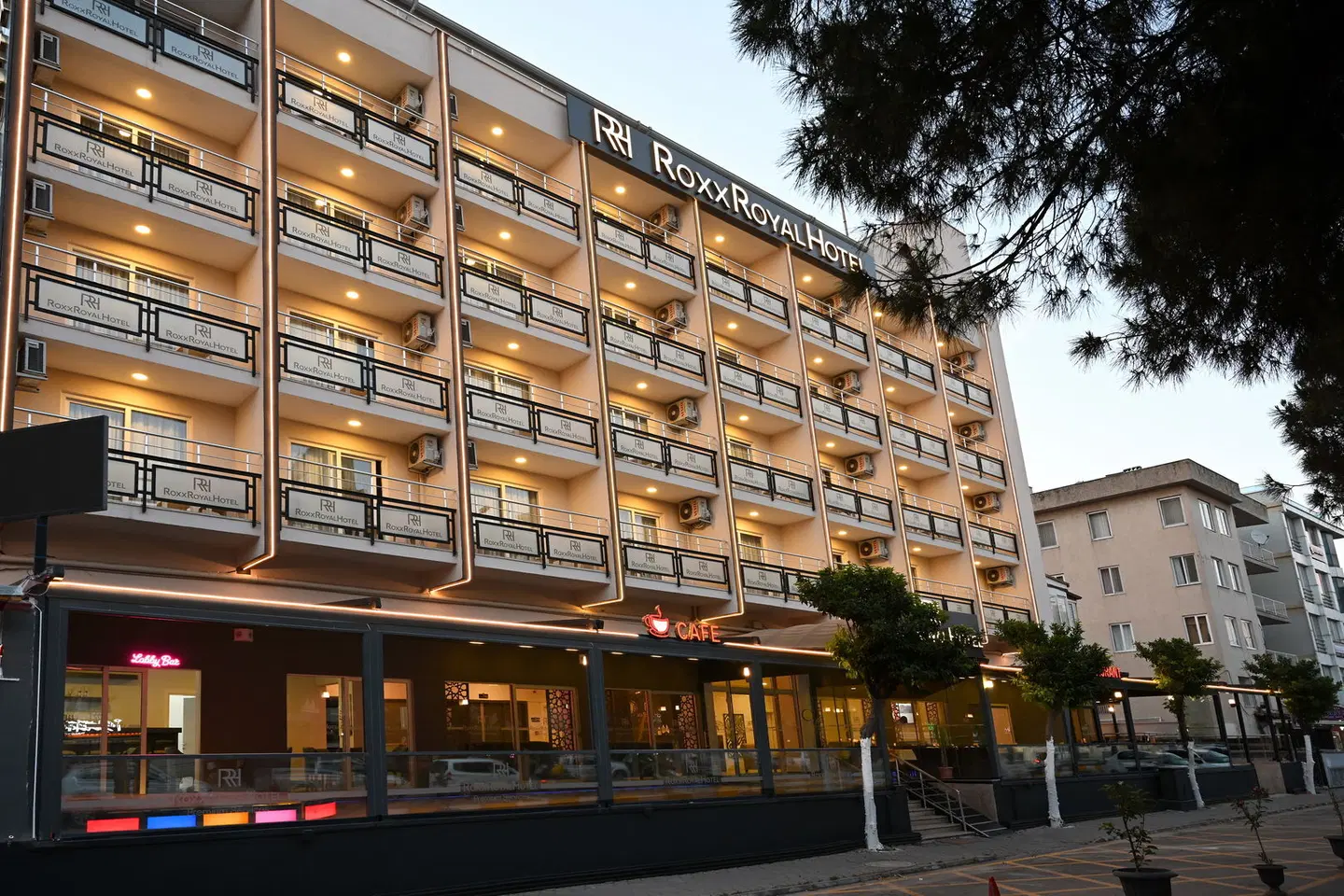 Roxx Royal Hotel EXTERIOR