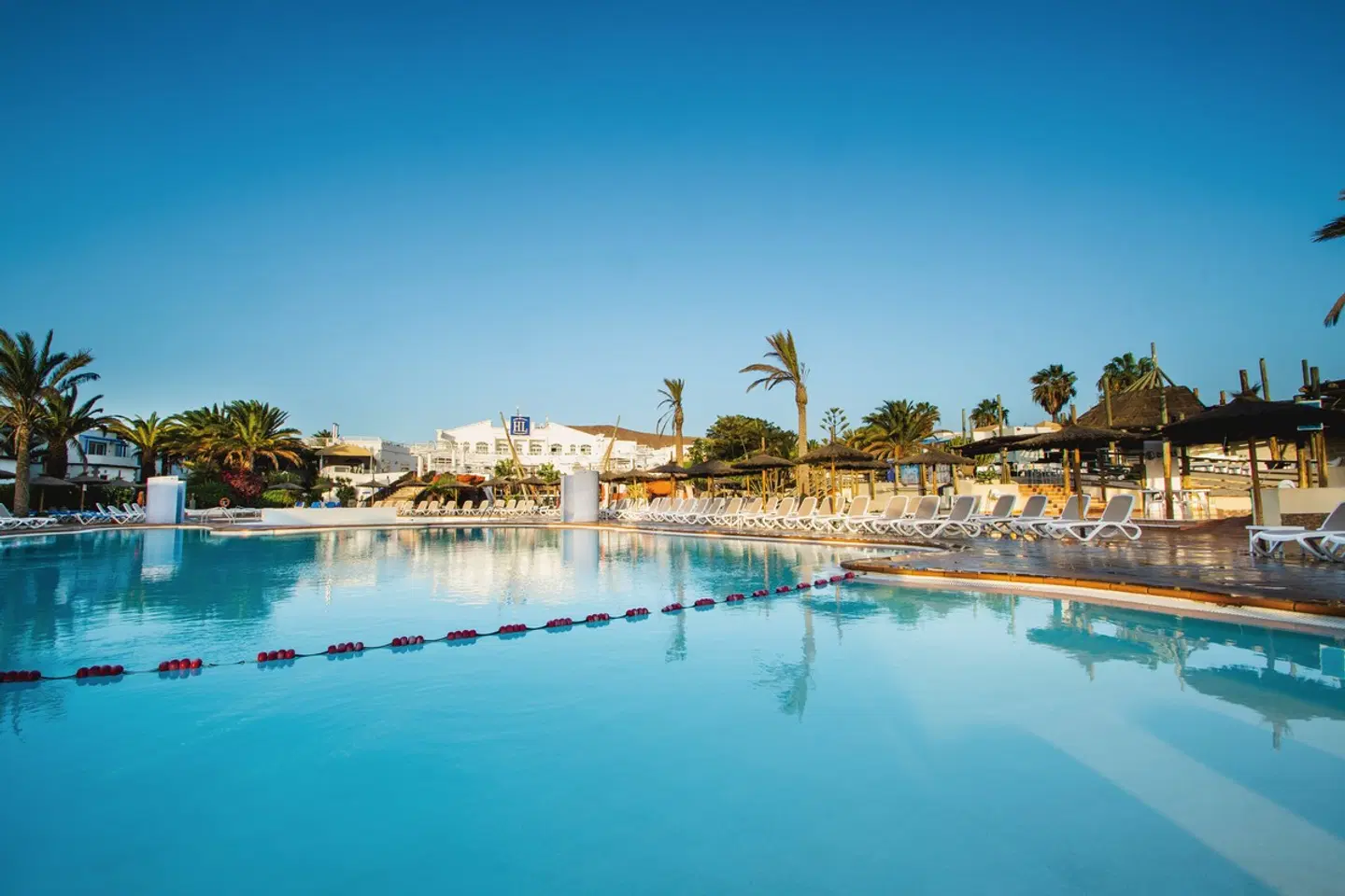 HL Paradise Island OUTDOOR_POOL
