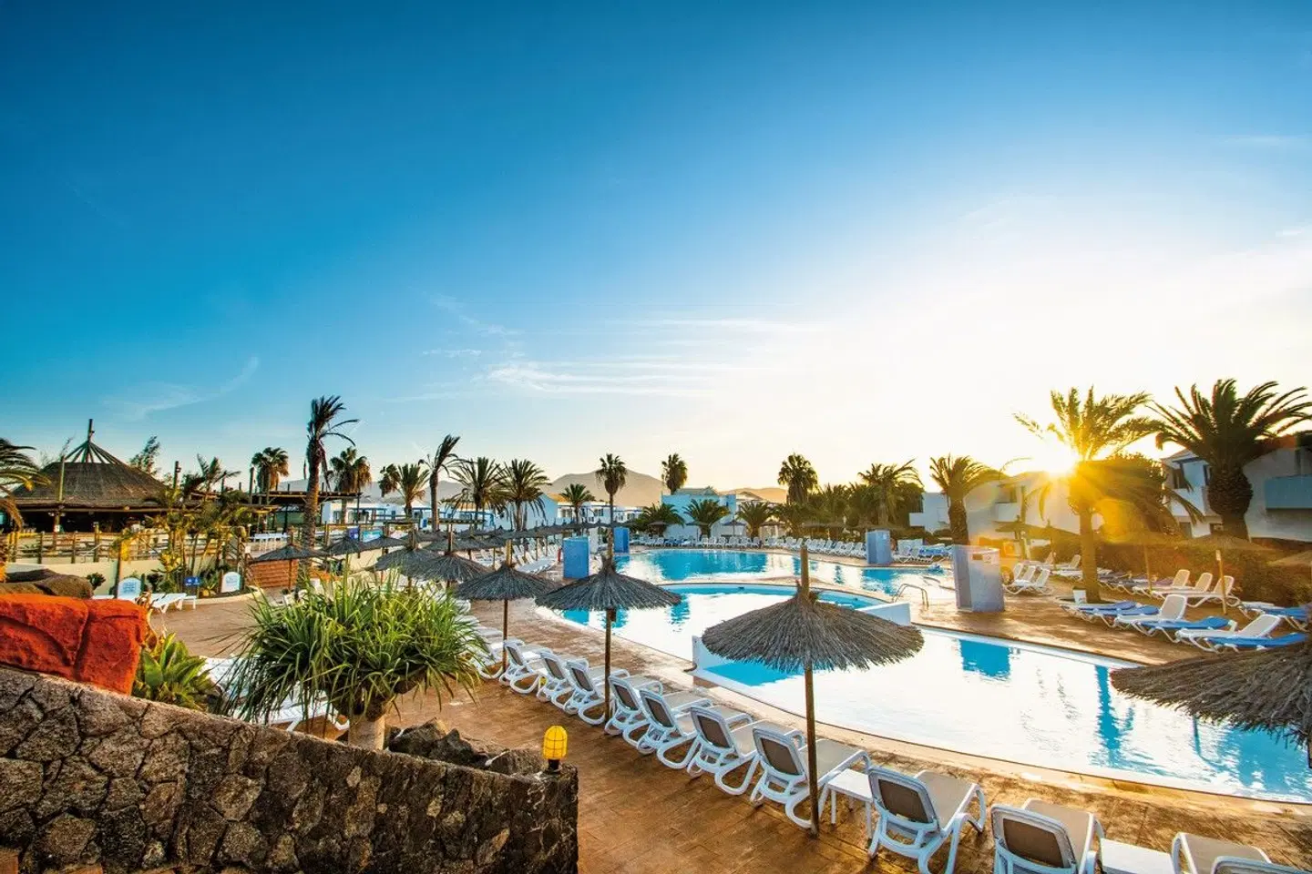 HL Paradise Island OUTDOOR_POOL