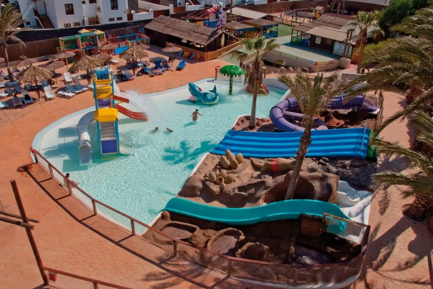 HL Paradise Island PEOPLE