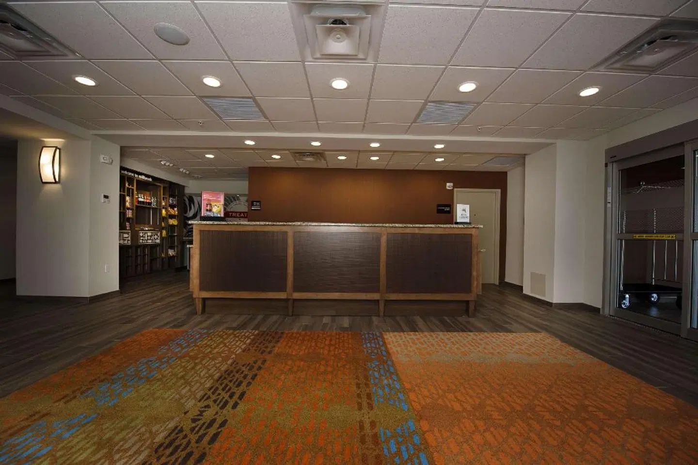 Hampton Inn & Suites by Hilton Truro LOUNGE_LOBBY