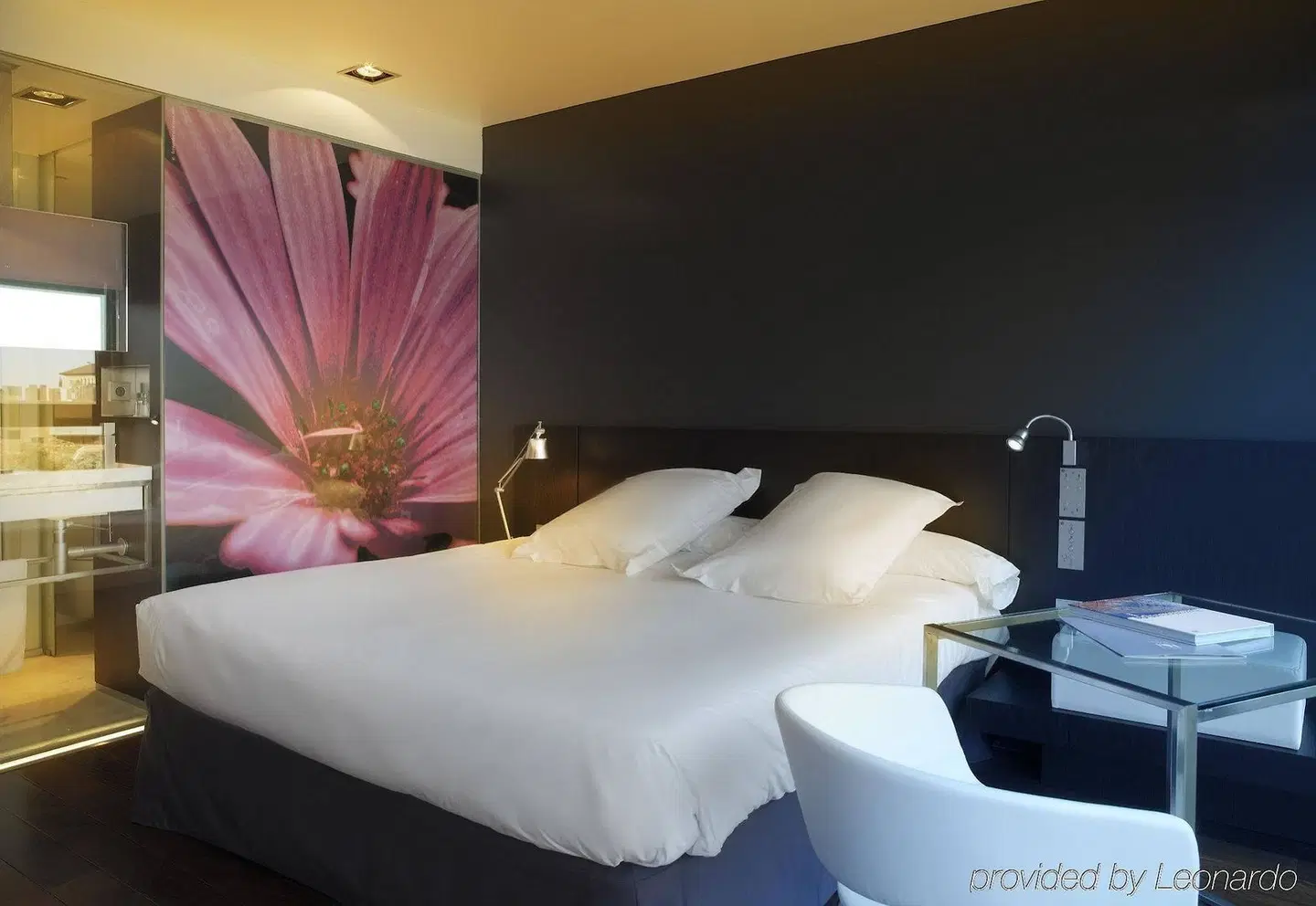 Ikonik Anglí HEALTH_BEAUTY