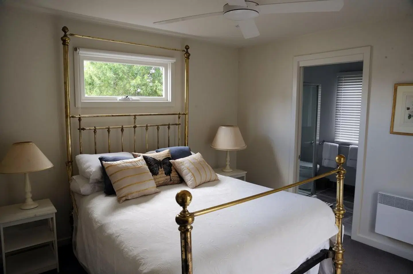 The Red Feather Inn ROOM_EXAMPLE