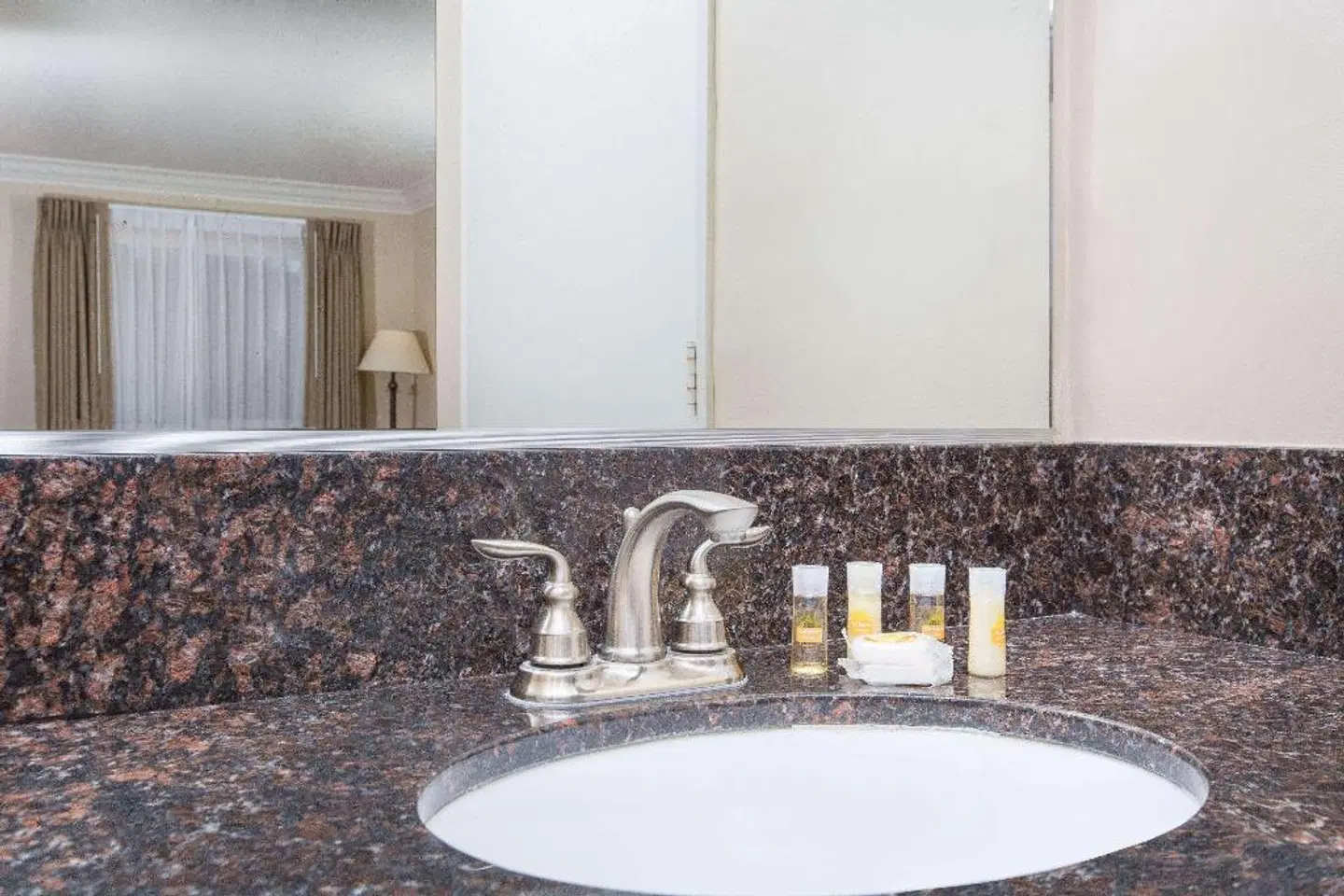 Days Inn by Wyndham Near City Of Hope BATHROOM